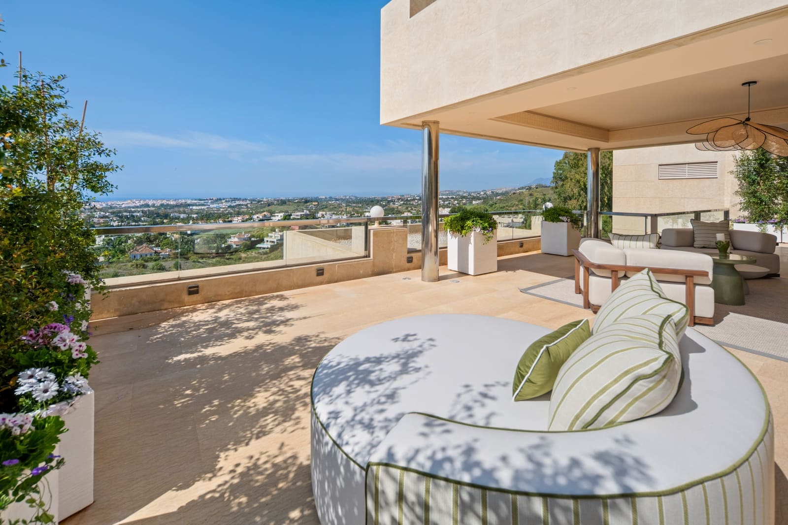 5 soveværelse Penthouse til salg i Nueva Andalucia med swimmingpool garage - € 6.900.000 (Ref: 9984540)