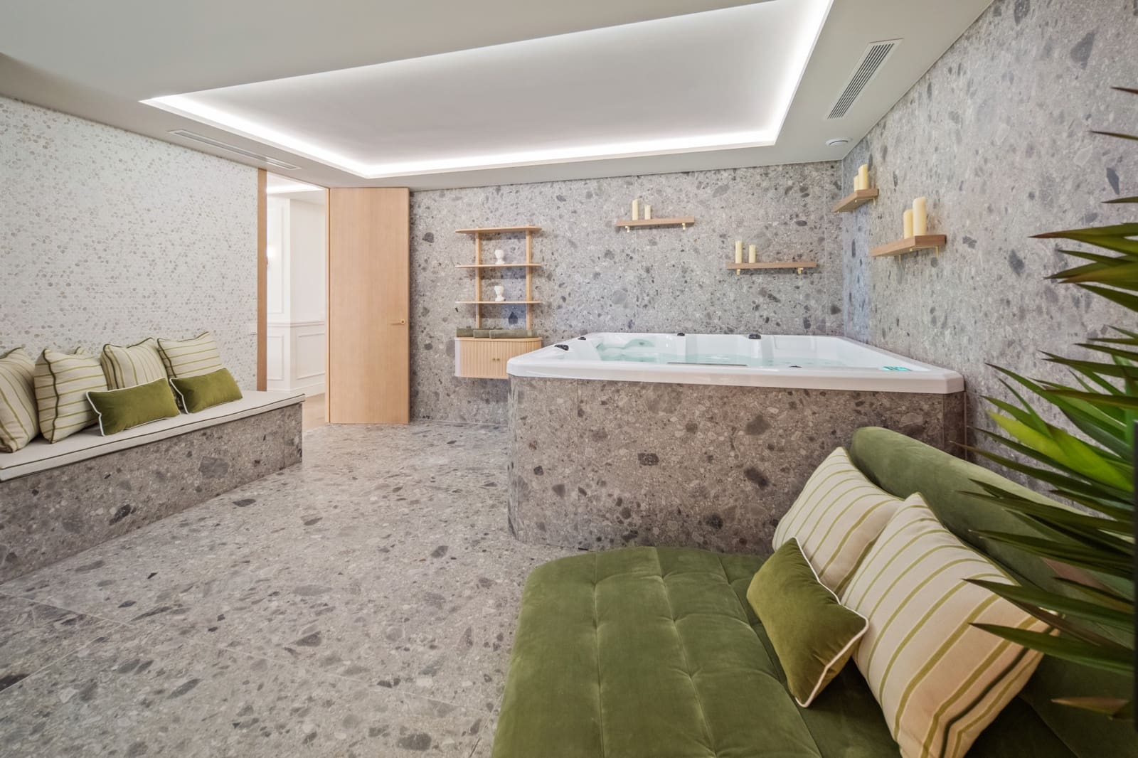 5 soveværelse Penthouse til salg i Nueva Andalucia med swimmingpool garage - € 6.900.000 (Ref: 9984540)
