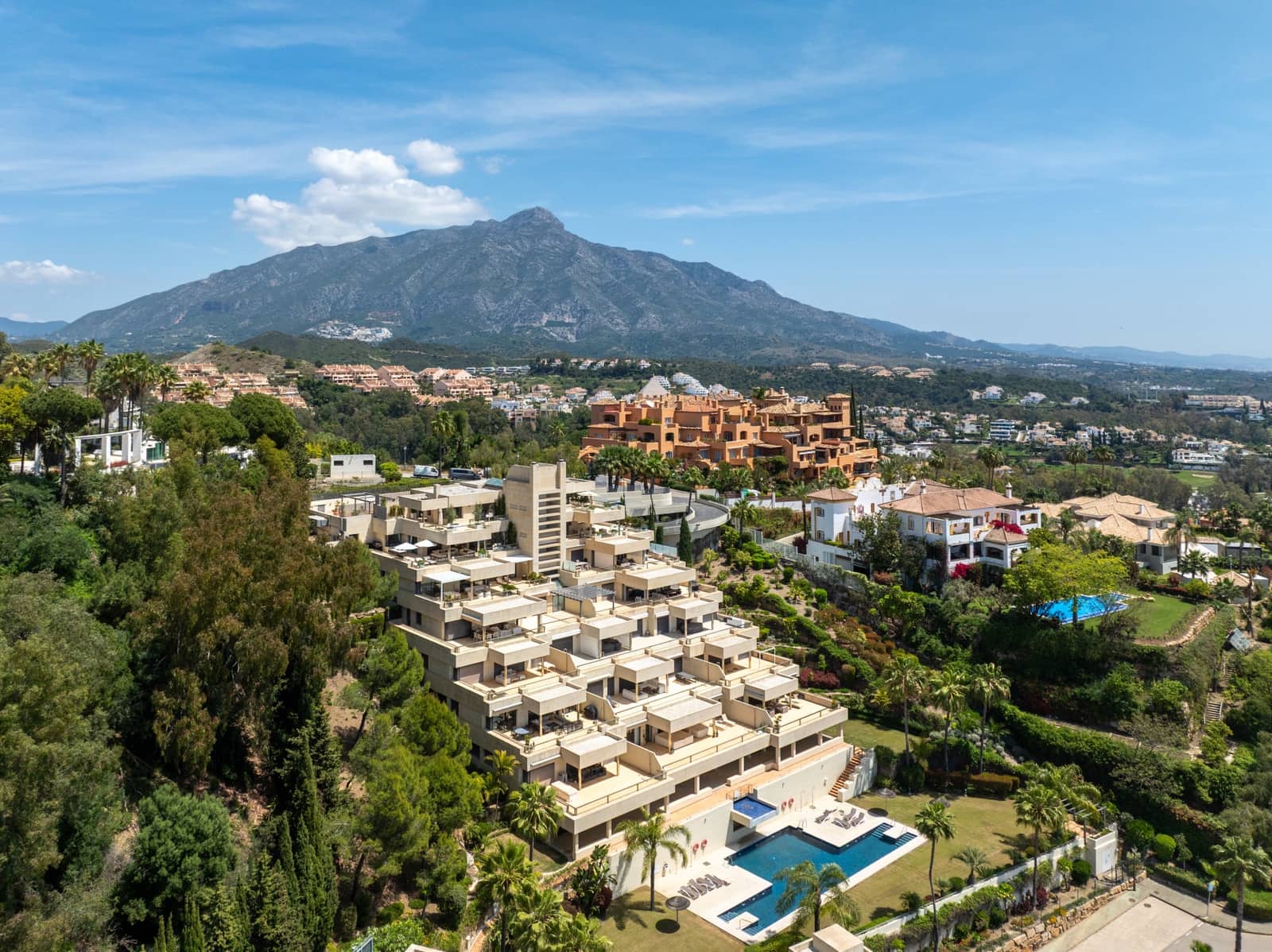 5 soveværelse Penthouse til salg i Nueva Andalucia med swimmingpool garage - € 6.900.000 (Ref: 9984540)