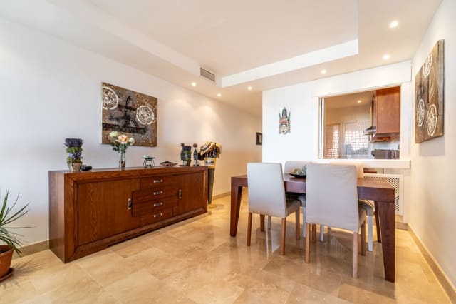 Apartamento de 2 habitaciones en Marbella en venta con piscina garaje - 795.000 € (Ref: 9984541)