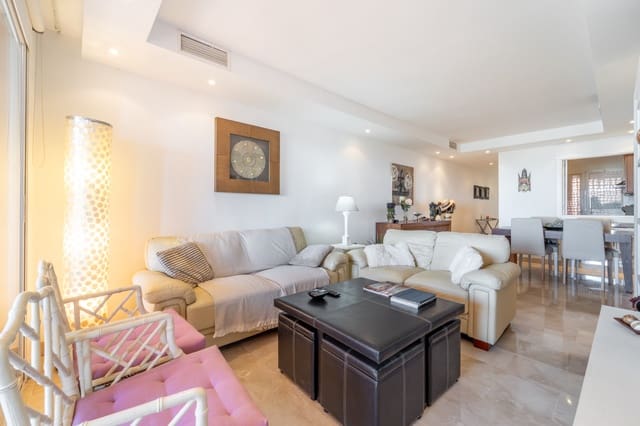 Apartamento de 2 habitaciones en Marbella en venta con piscina garaje - 795.000 € (Ref: 9984541)