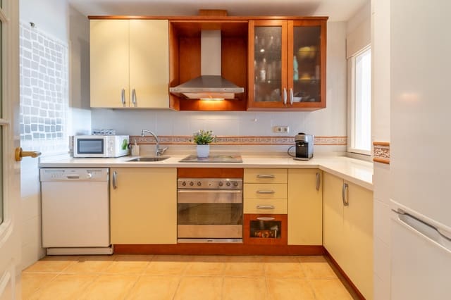 Apartamento de 2 habitaciones en Marbella en venta con piscina garaje - 795.000 € (Ref: 9984541)