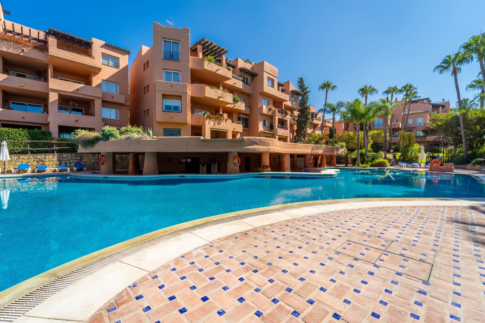 2 sypialnia Apartament na sprzedaż w Marbella z basenem garażem - 795 000 € (Ref: 9984541)