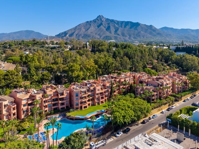 Apartamento de 2 habitaciones en Marbella en venta con piscina garaje - 795.000 € (Ref: 9984541)