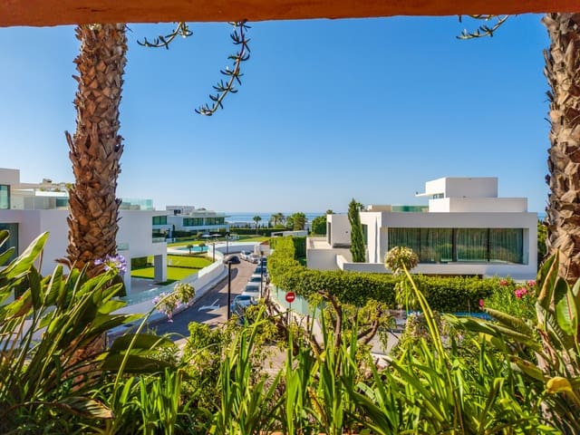 Apartamento de 2 habitaciones en Marbella en venta con piscina garaje - 795.000 € (Ref: 9984541)