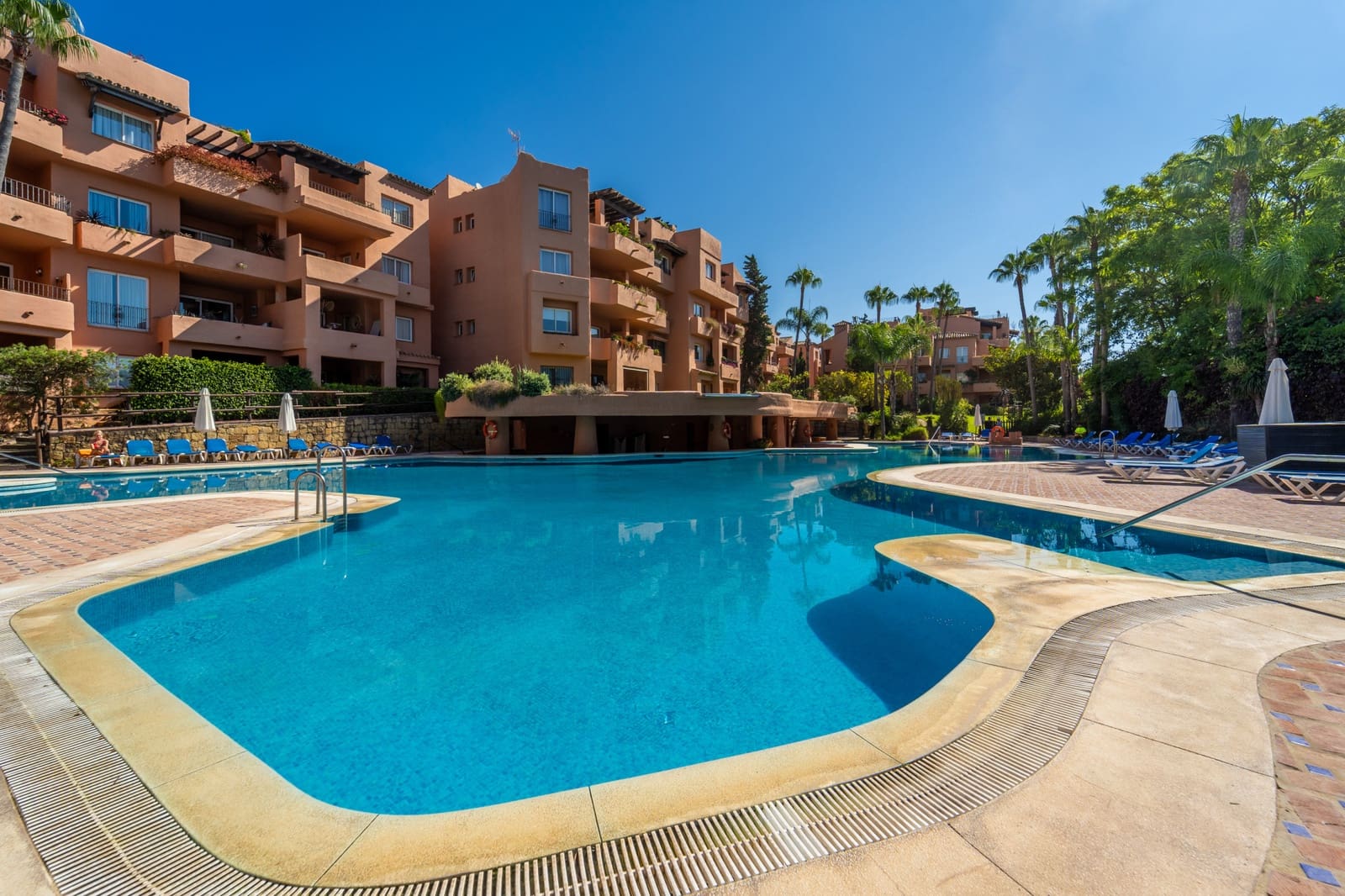 2 sypialnia Apartament na sprzedaż w Marbella z basenem garażem - 795 000 € (Ref: 9984541)