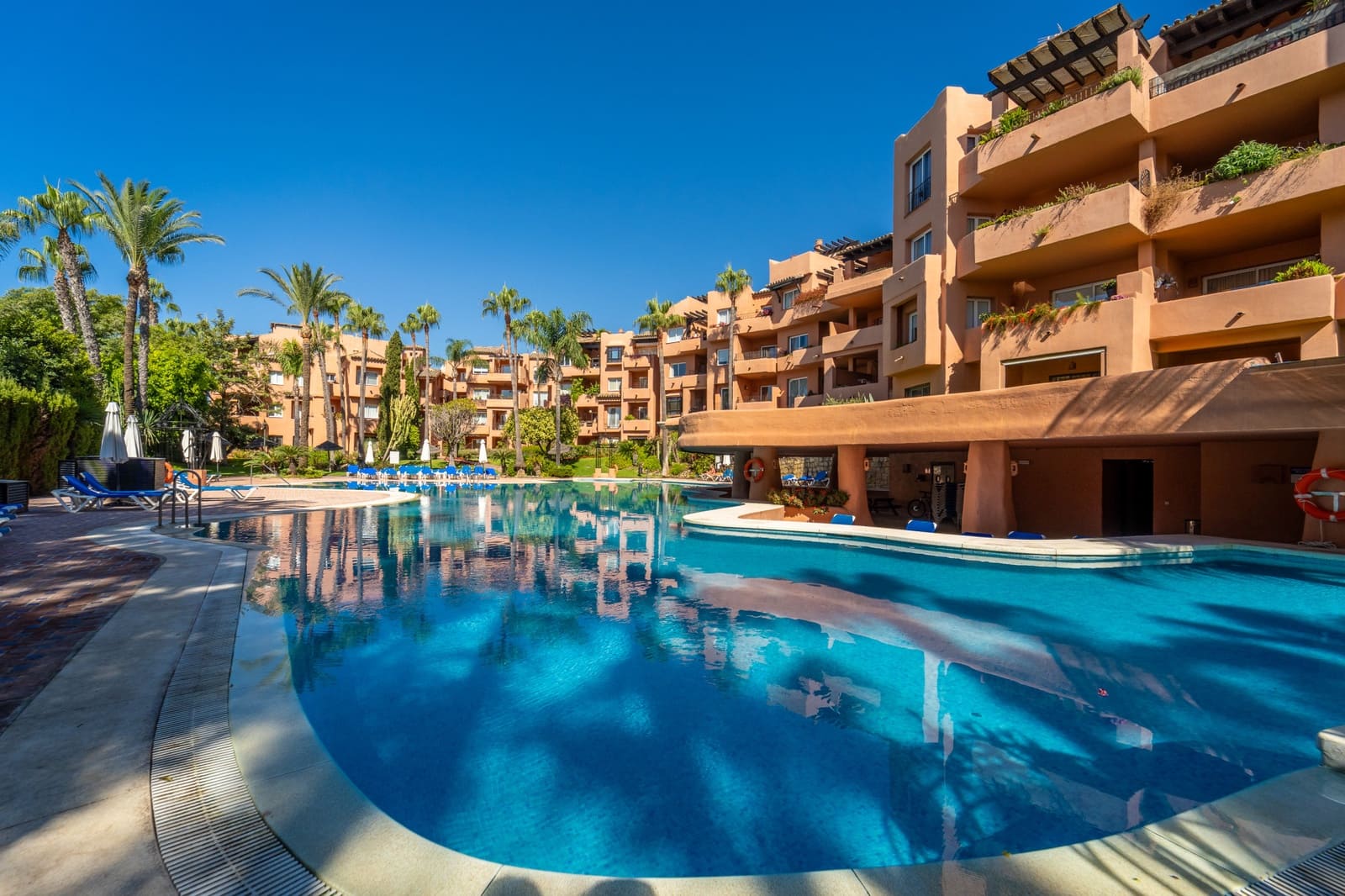 2 sypialnia Apartament na sprzedaż w Marbella z basenem garażem - 795 000 € (Ref: 9984541)