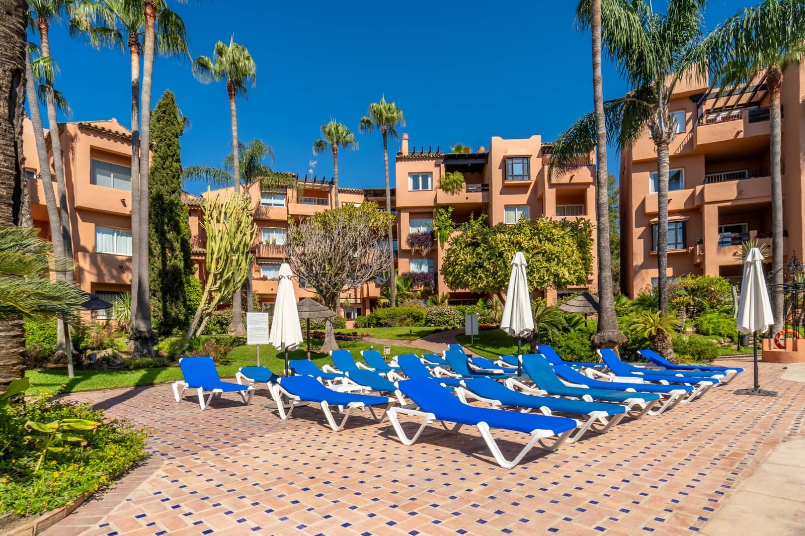 2 sypialnia Apartament na sprzedaż w Marbella z basenem garażem - 795 000 € (Ref: 9984541)