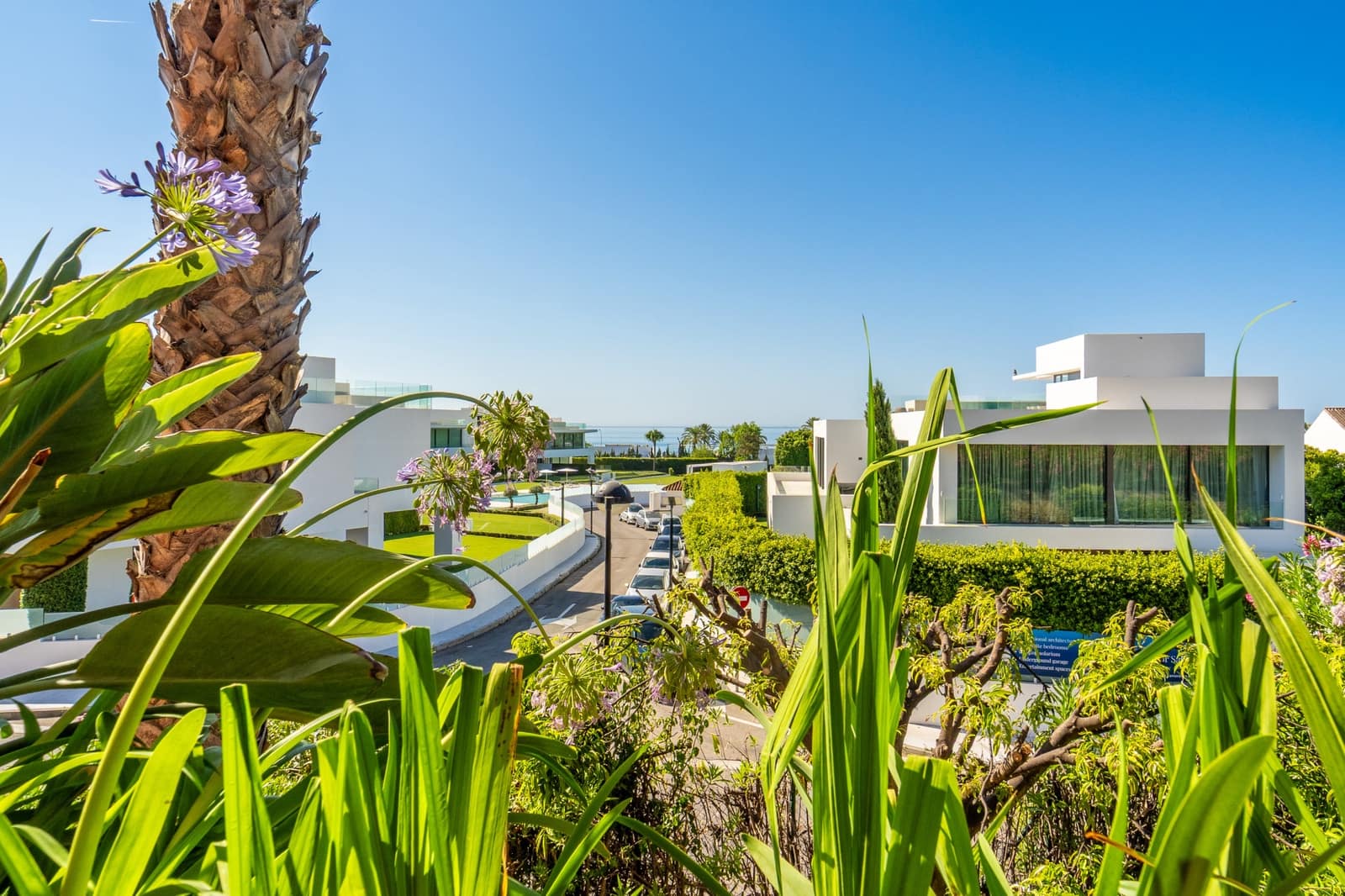2 bedroom Apartment for sale in Marbella with pool garage - € 795,000 (Ref: 9984541)