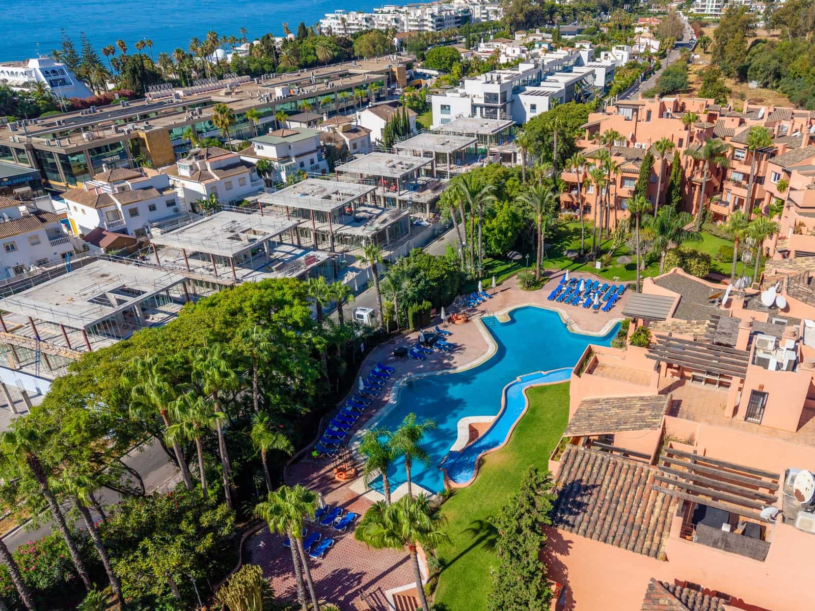 2 bedroom Apartment for sale in Marbella with pool garage - € 795,000 (Ref: 9984541)