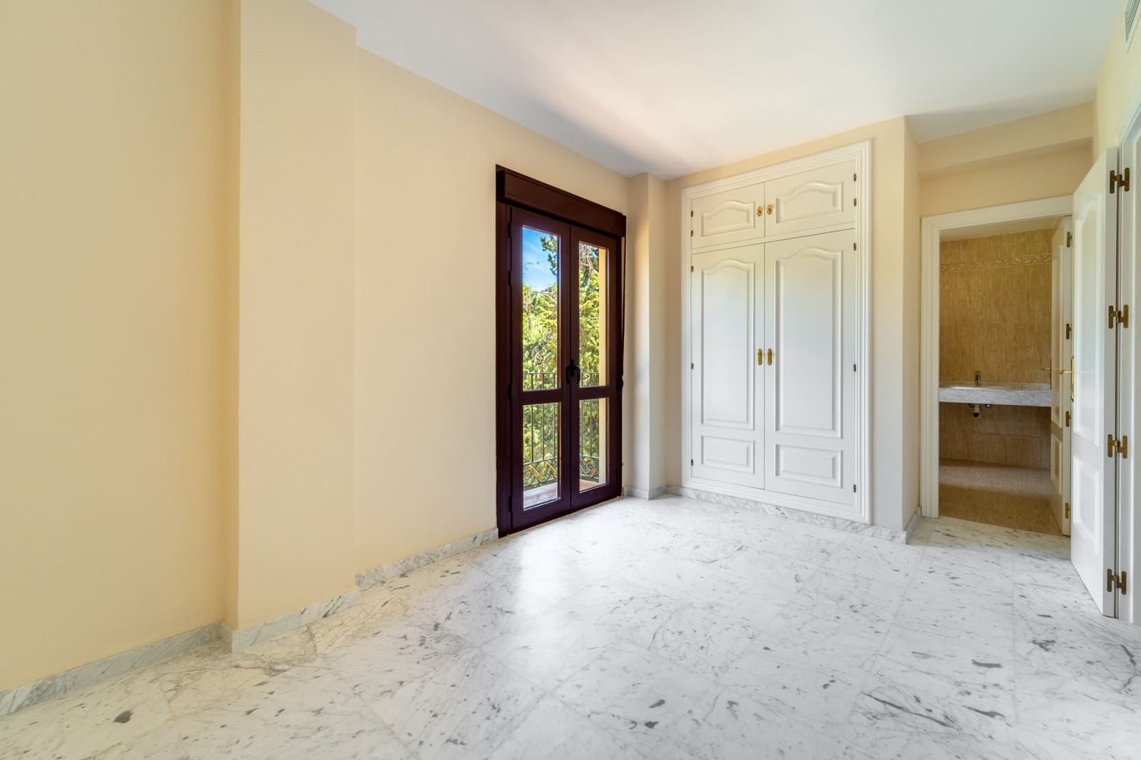 3 quarto Moradia Geminada para venda em Marbella com piscina garagem - 1 400 000 € (Ref: 9990382)