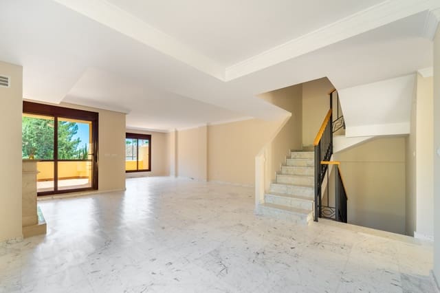 Pareado de 3 habitaciones en Marbella en venta con piscina garaje - 1.400.000 € (Ref: 9990382)