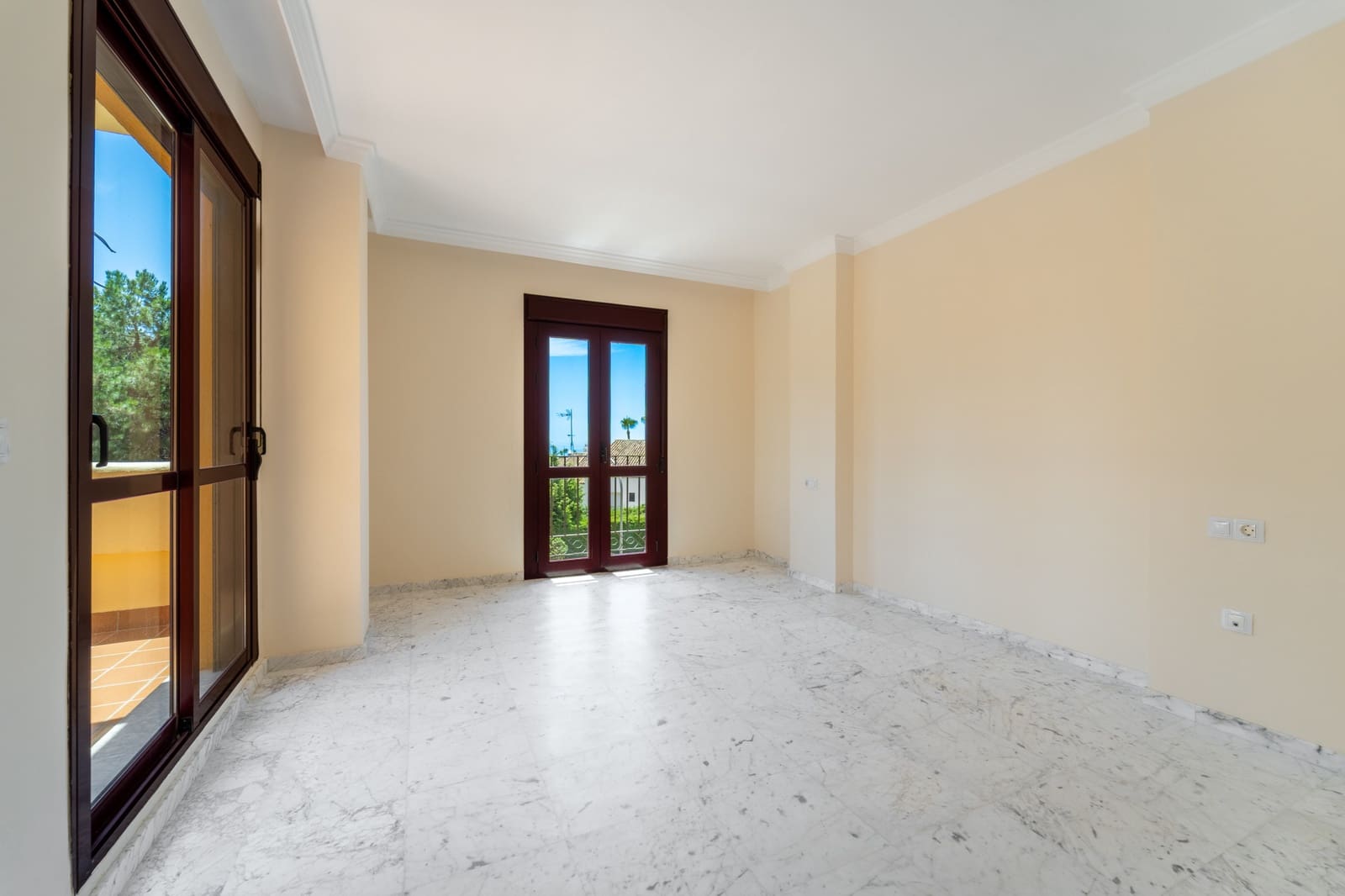 3 quarto Moradia Geminada para venda em Marbella com piscina garagem - 1 400 000 € (Ref: 9990382)