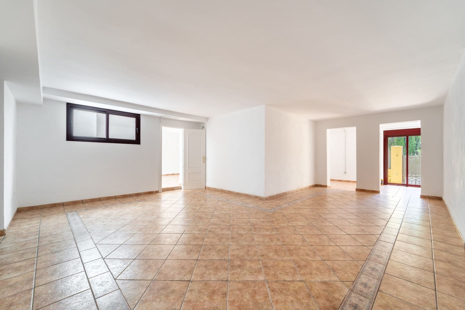 3 quarto Moradia Geminada para venda em Marbella com piscina garagem - 1 400 000 € (Ref: 9990382)