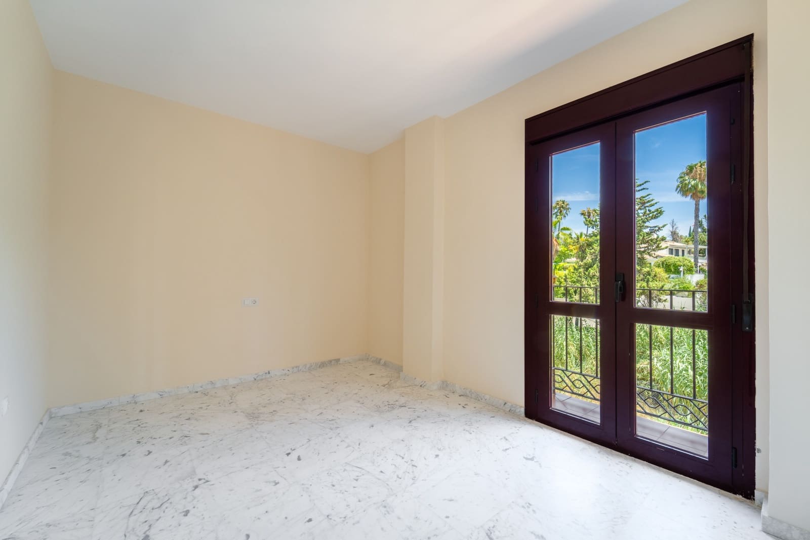 3 quarto Moradia Geminada para venda em Marbella com piscina garagem - 1 400 000 € (Ref: 9990382)