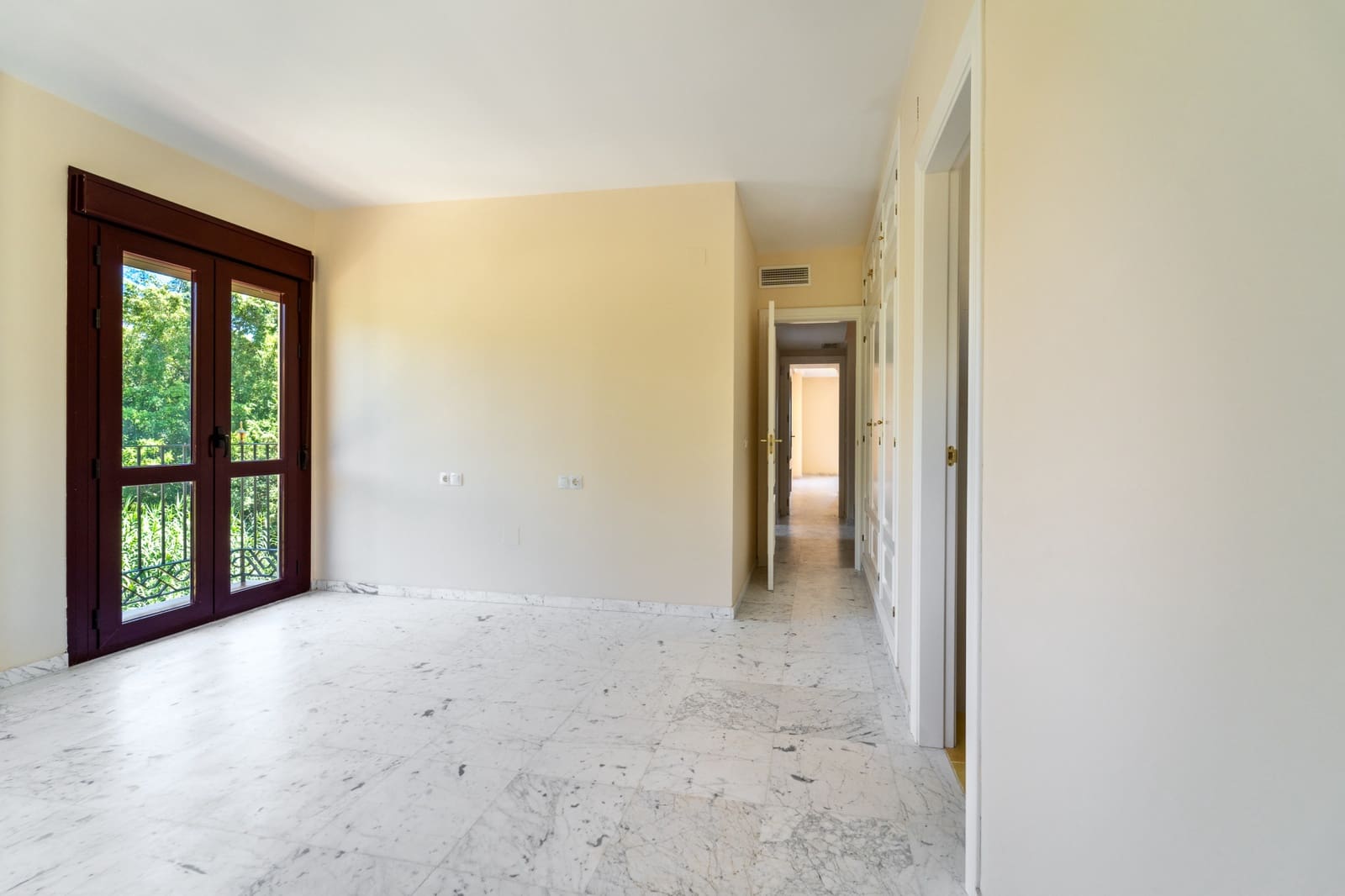 3 quarto Moradia Geminada para venda em Marbella com piscina garagem - 1 400 000 € (Ref: 9990382)