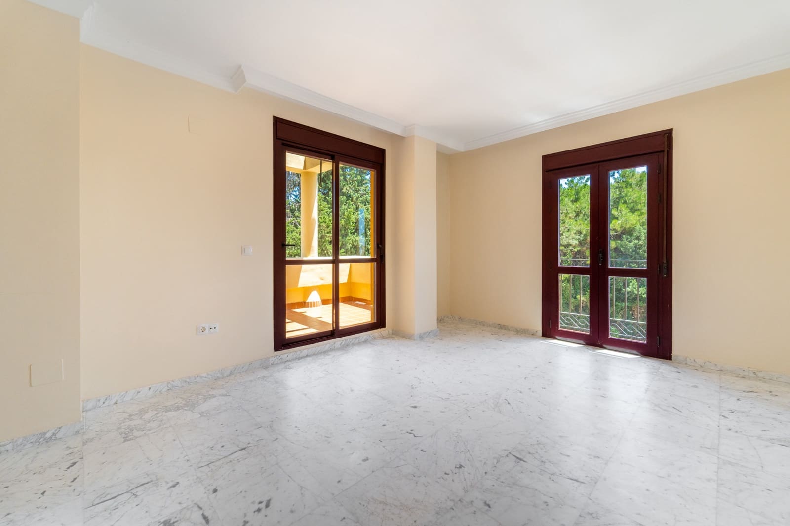 3 quarto Moradia Geminada para venda em Marbella com piscina garagem - 1 400 000 € (Ref: 9990382)