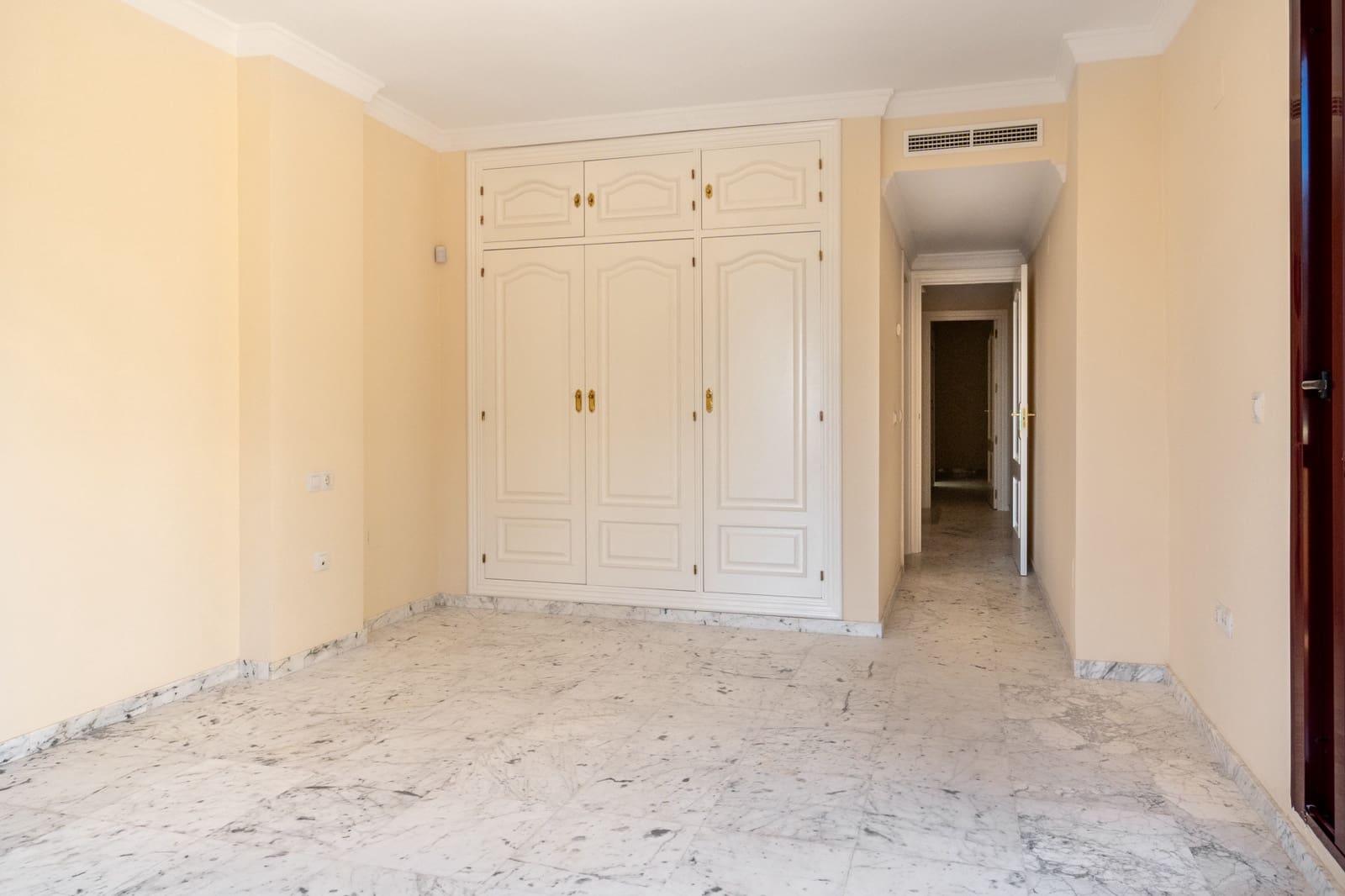 3 quarto Moradia Geminada para venda em Marbella com piscina garagem - 1 400 000 € (Ref: 9990382)