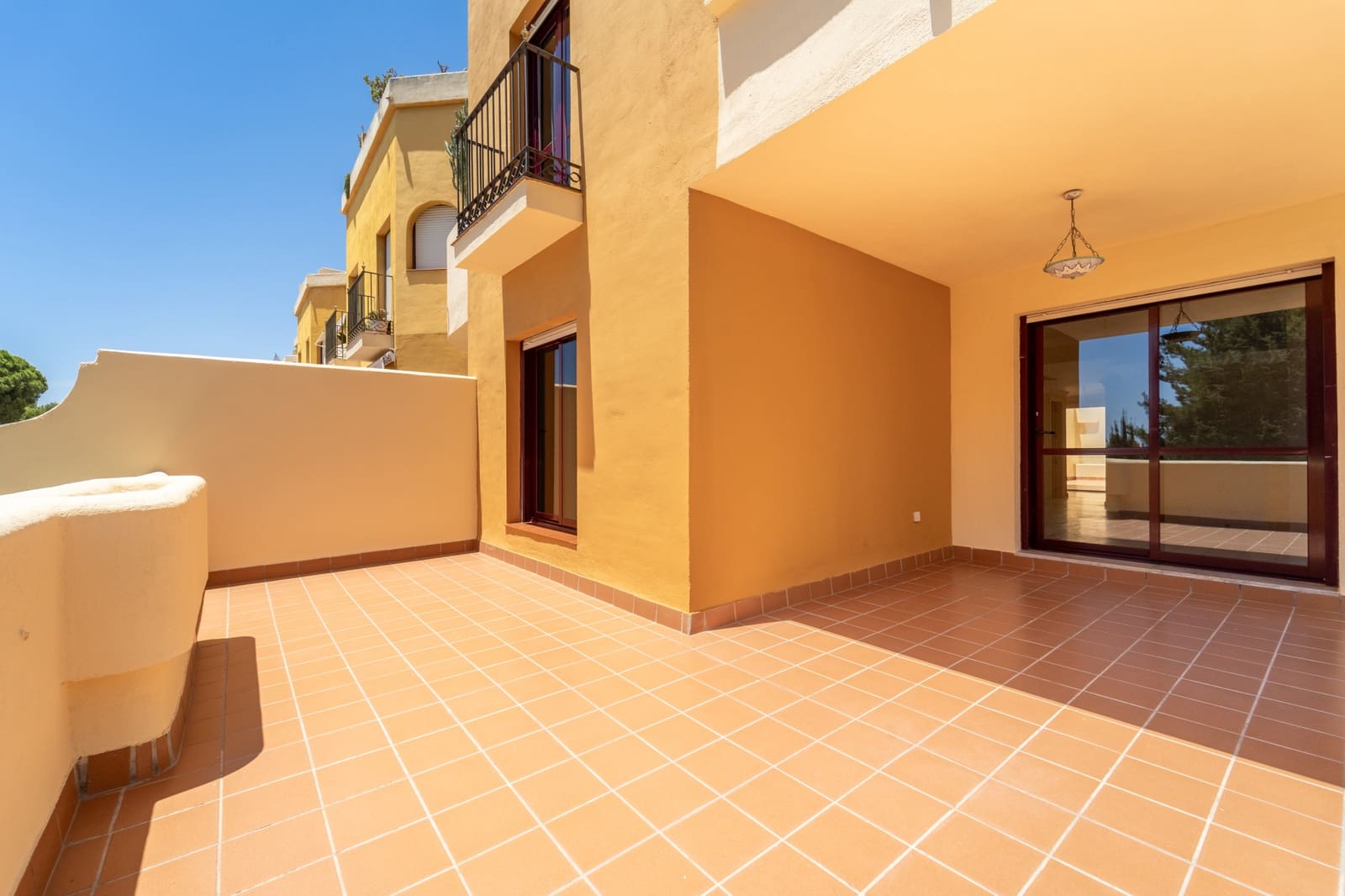 3 quarto Moradia Geminada para venda em Marbella com piscina garagem - 1 400 000 € (Ref: 9990382)