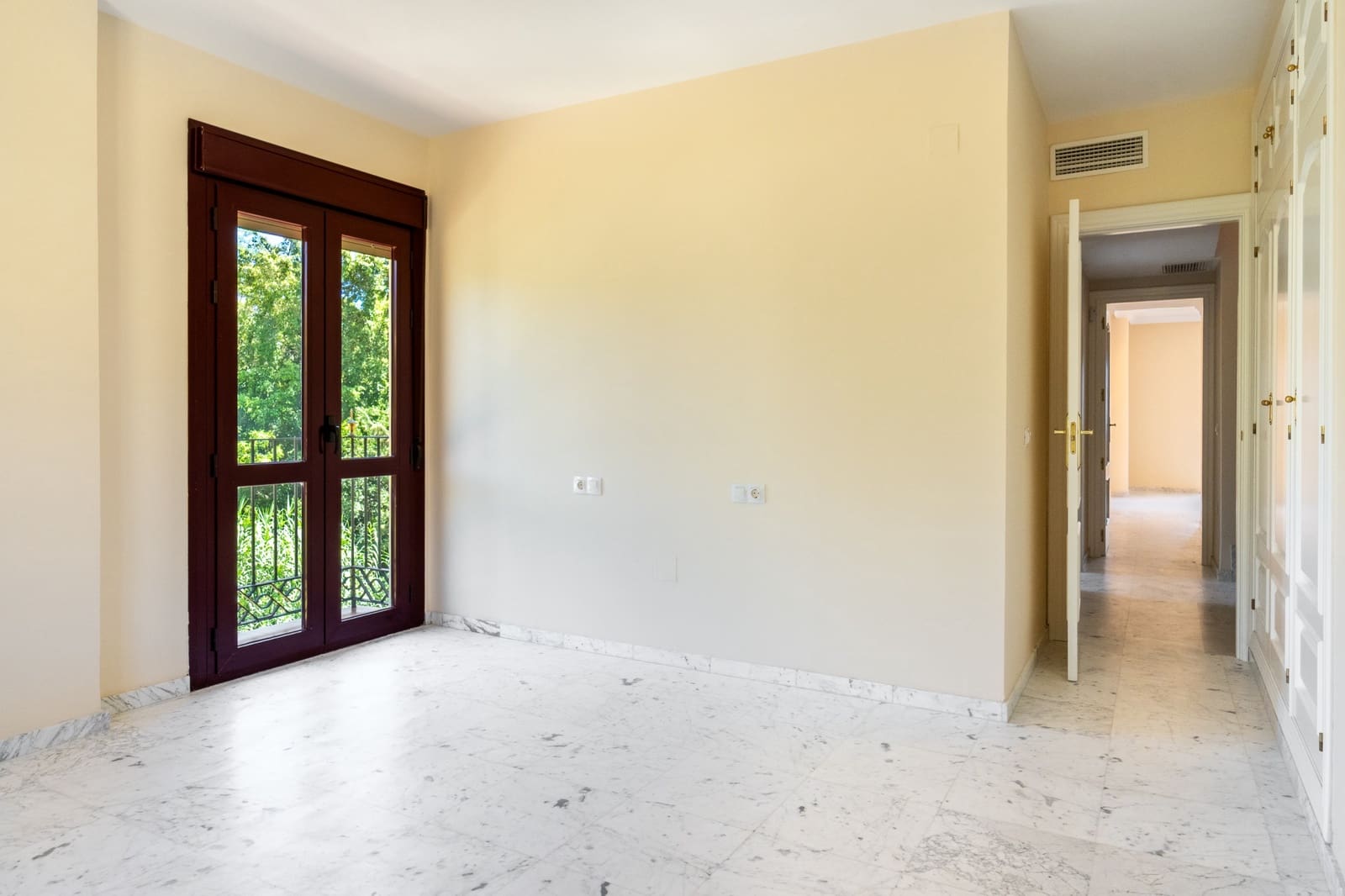 3 quarto Moradia Geminada para venda em Marbella com piscina garagem - 1 400 000 € (Ref: 9990382)