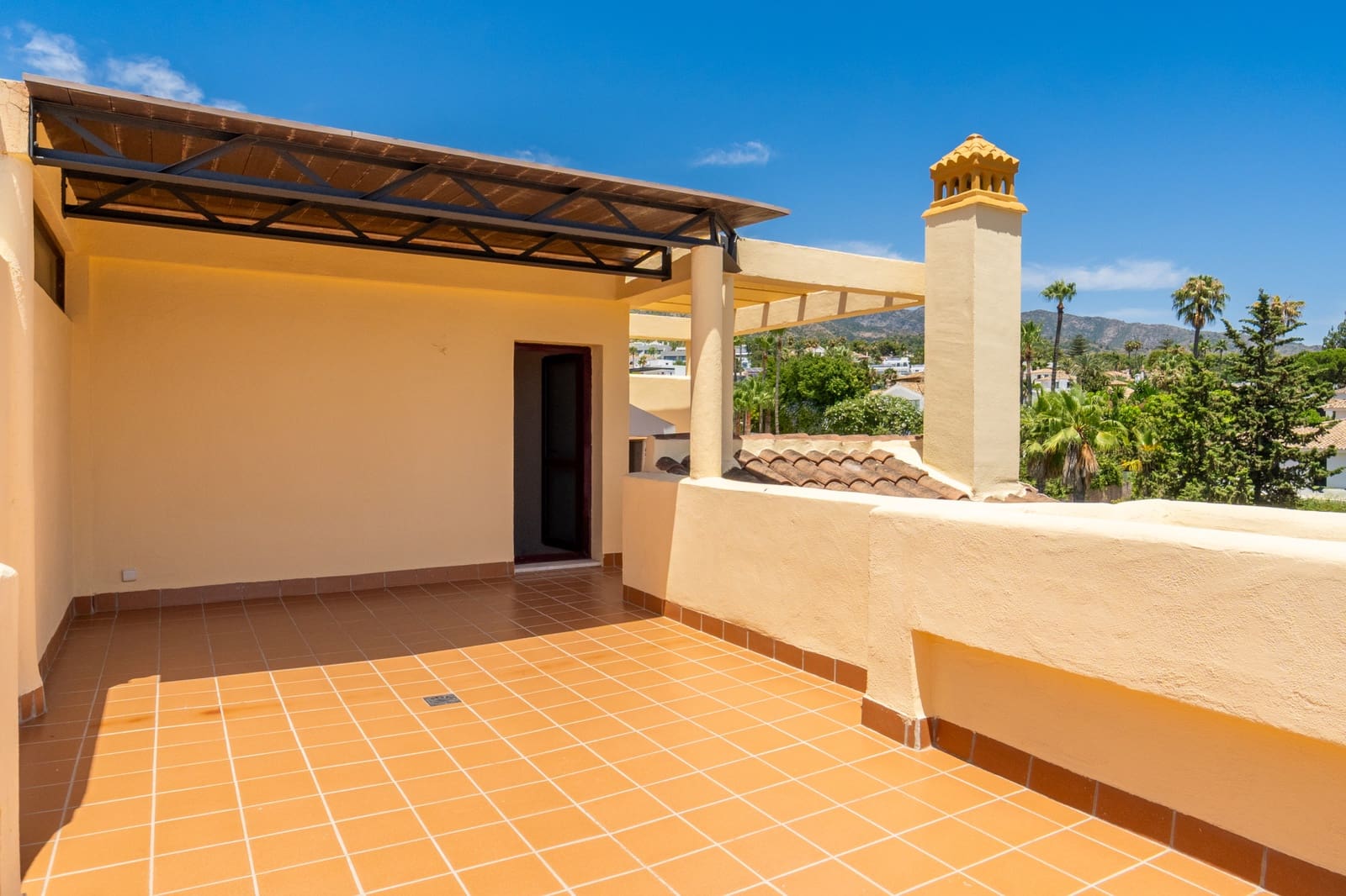 3 quarto Moradia Geminada para venda em Marbella com piscina garagem - 1 400 000 € (Ref: 9990382)