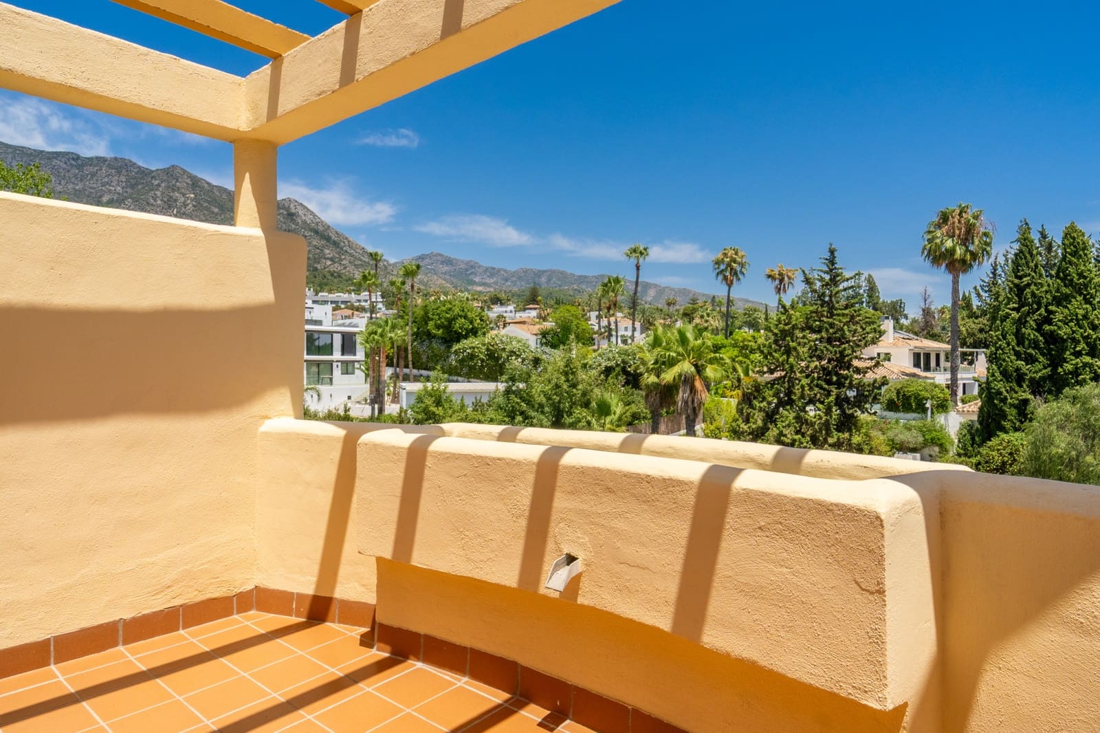 3 quarto Moradia Geminada para venda em Marbella com piscina garagem - 1 400 000 € (Ref: 9990382)