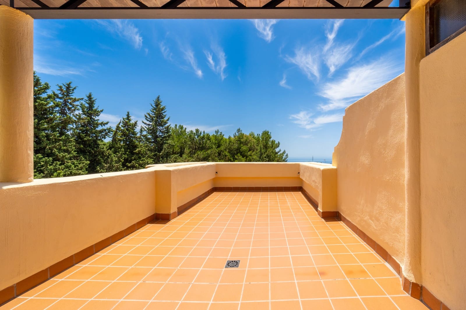 3 quarto Moradia Geminada para venda em Marbella com piscina garagem - 1 400 000 € (Ref: 9990382)