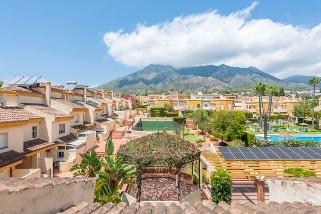Pareado de 3 habitaciones en Marbella en venta con piscina garaje - 1.400.000 € (Ref: 9990382)