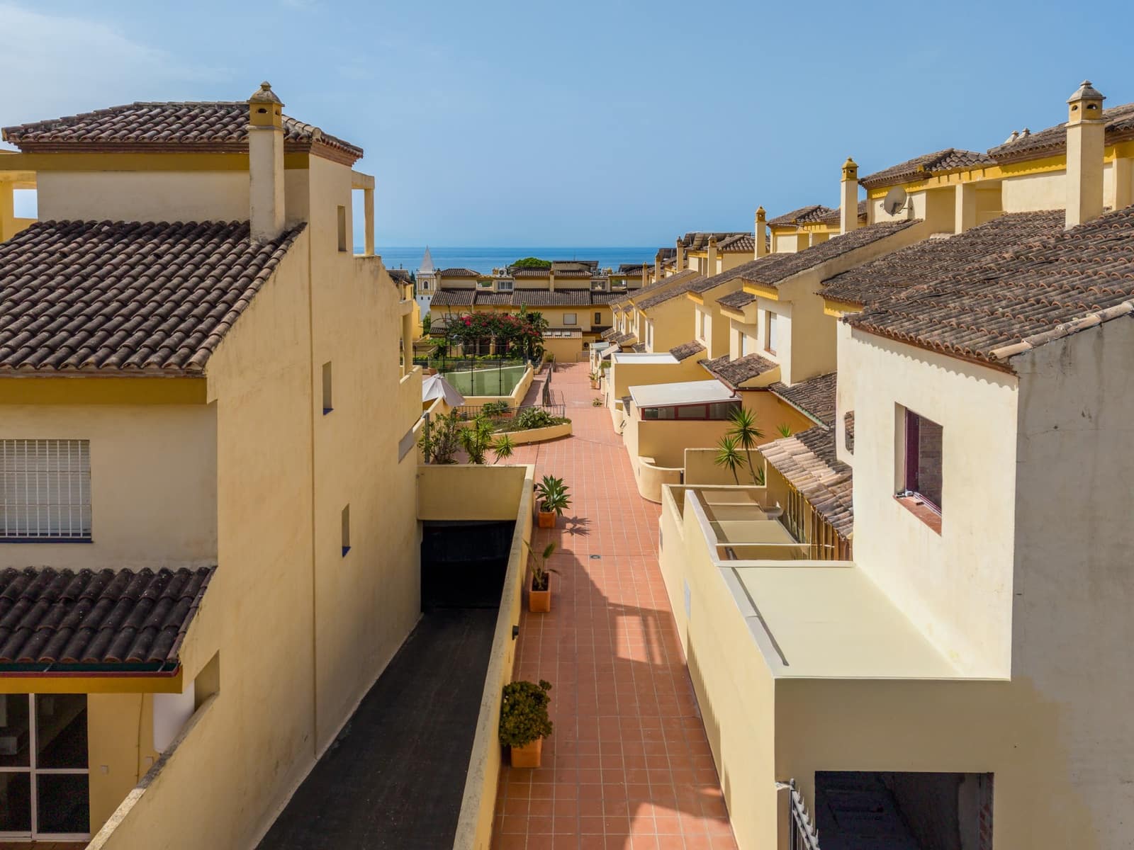 3 quarto Moradia Geminada para venda em Marbella com piscina garagem - 1 400 000 € (Ref: 9990382)