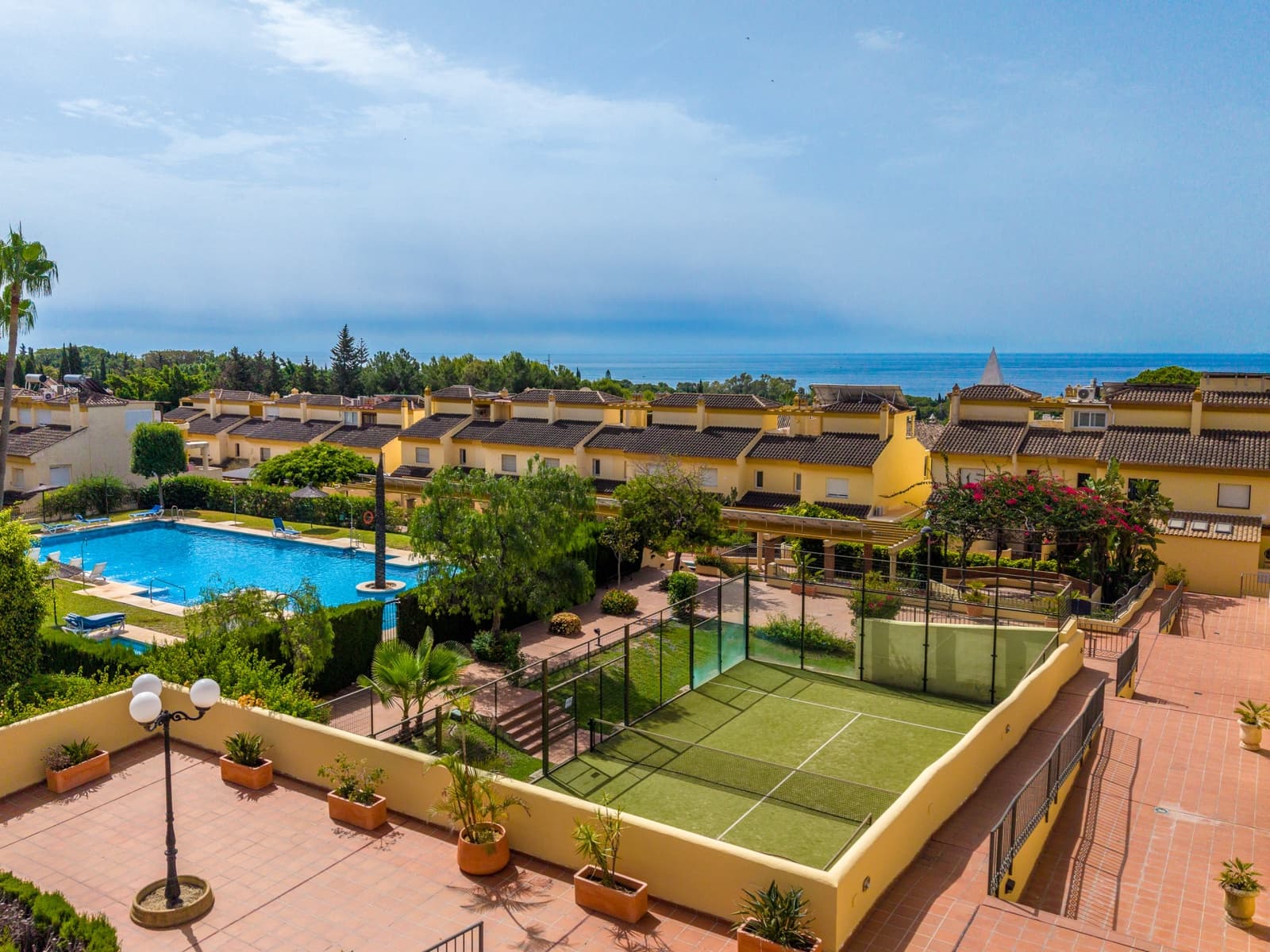 3 quarto Moradia Geminada para venda em Marbella com piscina garagem - 1 400 000 € (Ref: 9990382)