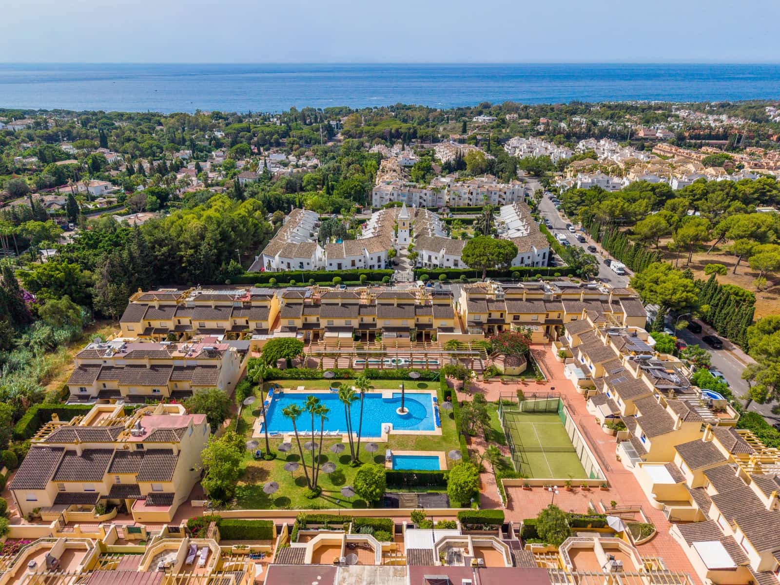 3 quarto Moradia Geminada para venda em Marbella com piscina garagem - 1 400 000 € (Ref: 9990382)
