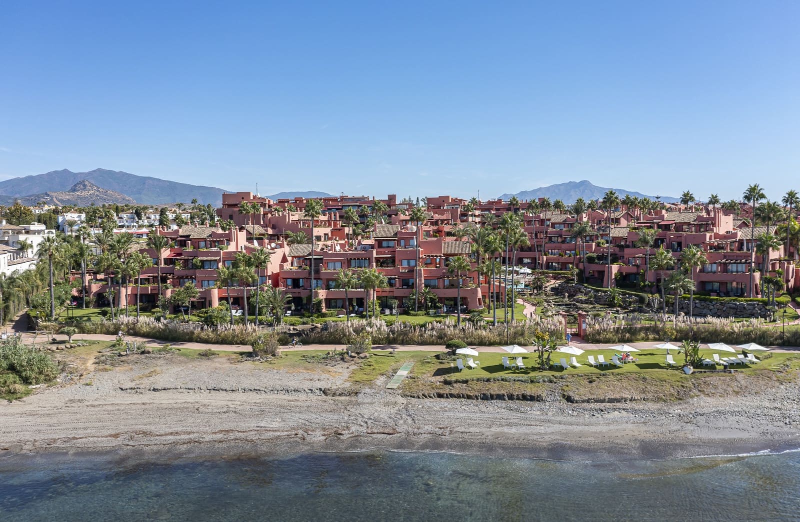 3 quarto Apartamento para venda em Estepona com piscina garagem - 2 395 000 € (Ref: 9993918)