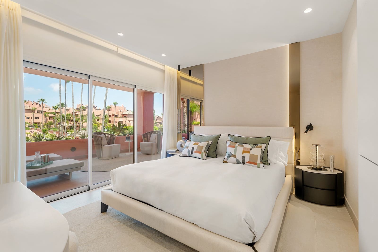 3 quarto Apartamento para venda em Estepona com piscina garagem - 2 395 000 € (Ref: 9993918)