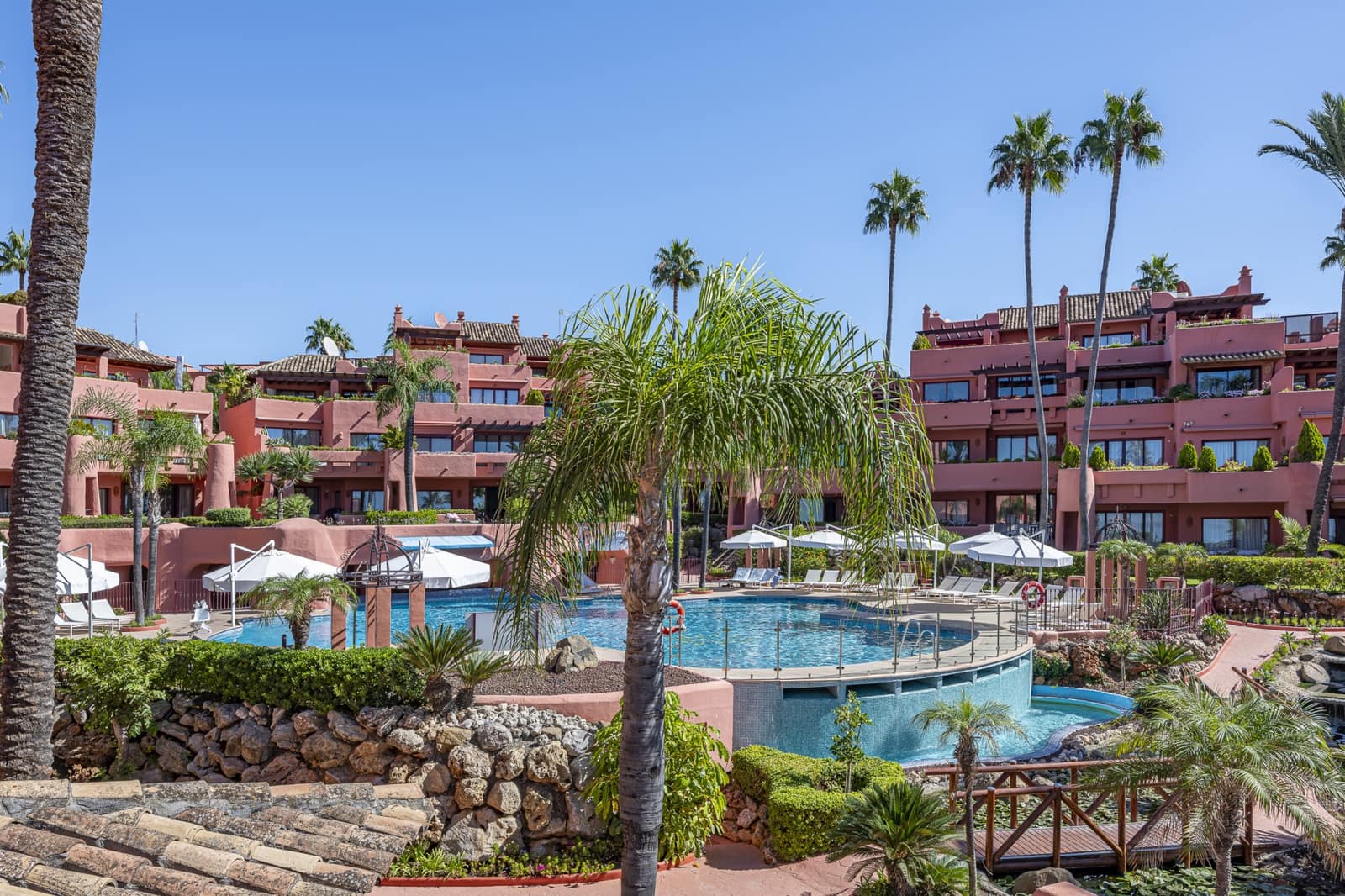 3 quarto Apartamento para venda em Estepona com piscina garagem - 2 395 000 € (Ref: 9993918)