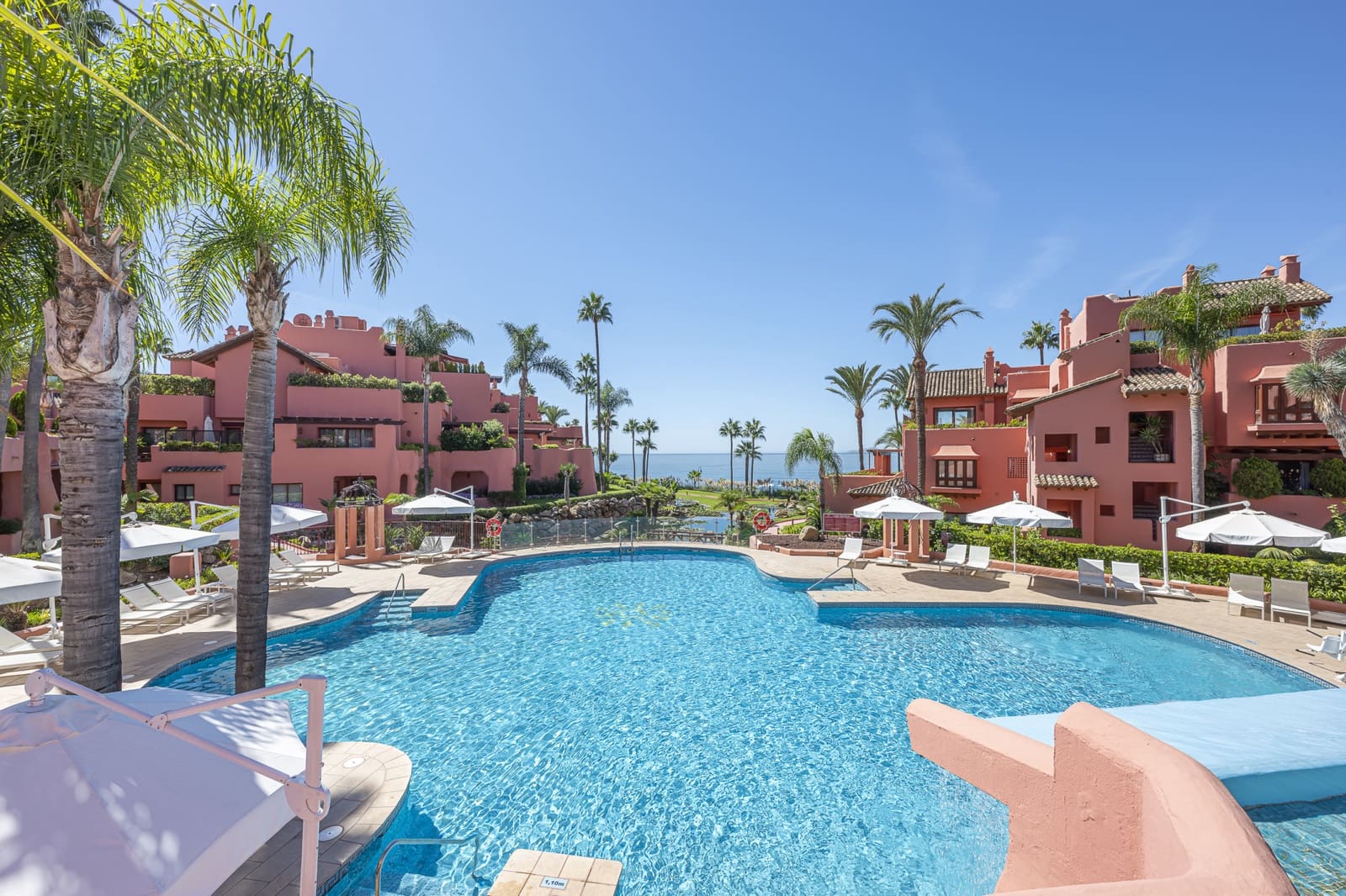 3 quarto Apartamento para venda em Estepona com piscina garagem - 2 395 000 € (Ref: 9993918)