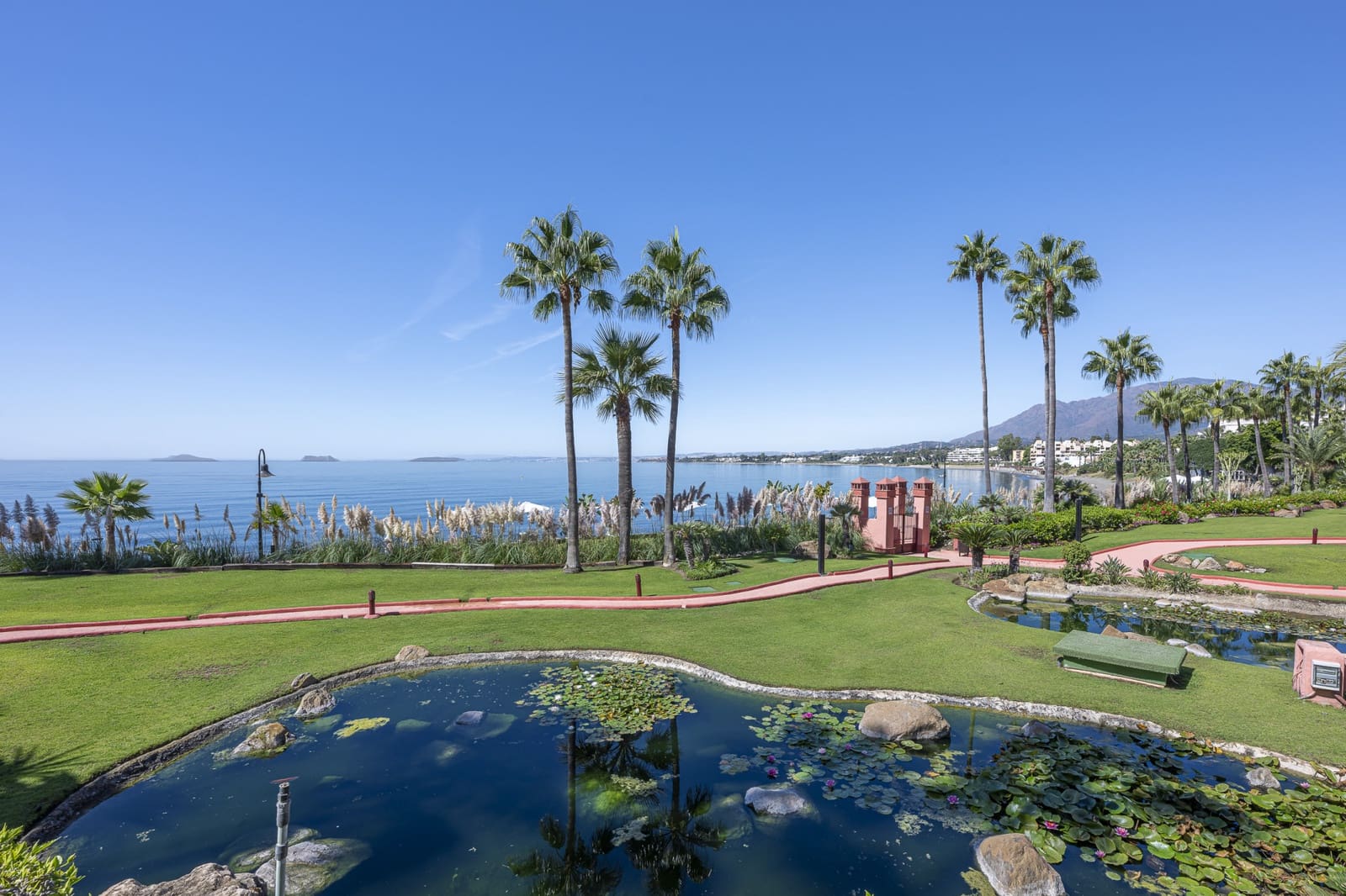 3 quarto Apartamento para venda em Estepona com piscina garagem - 2 395 000 € (Ref: 9993918)