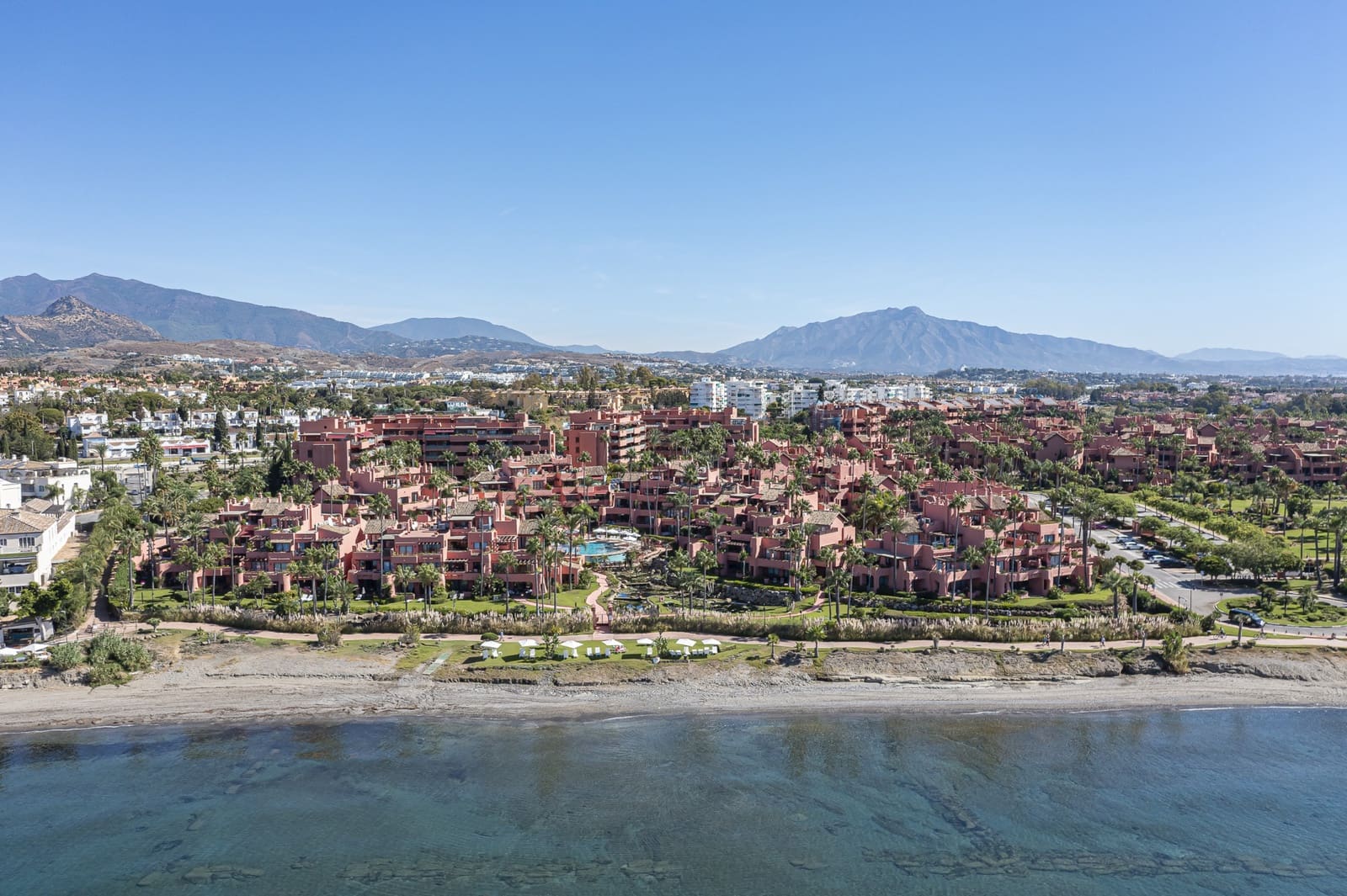3 quarto Apartamento para venda em Estepona com piscina garagem - 2 395 000 € (Ref: 9993918)