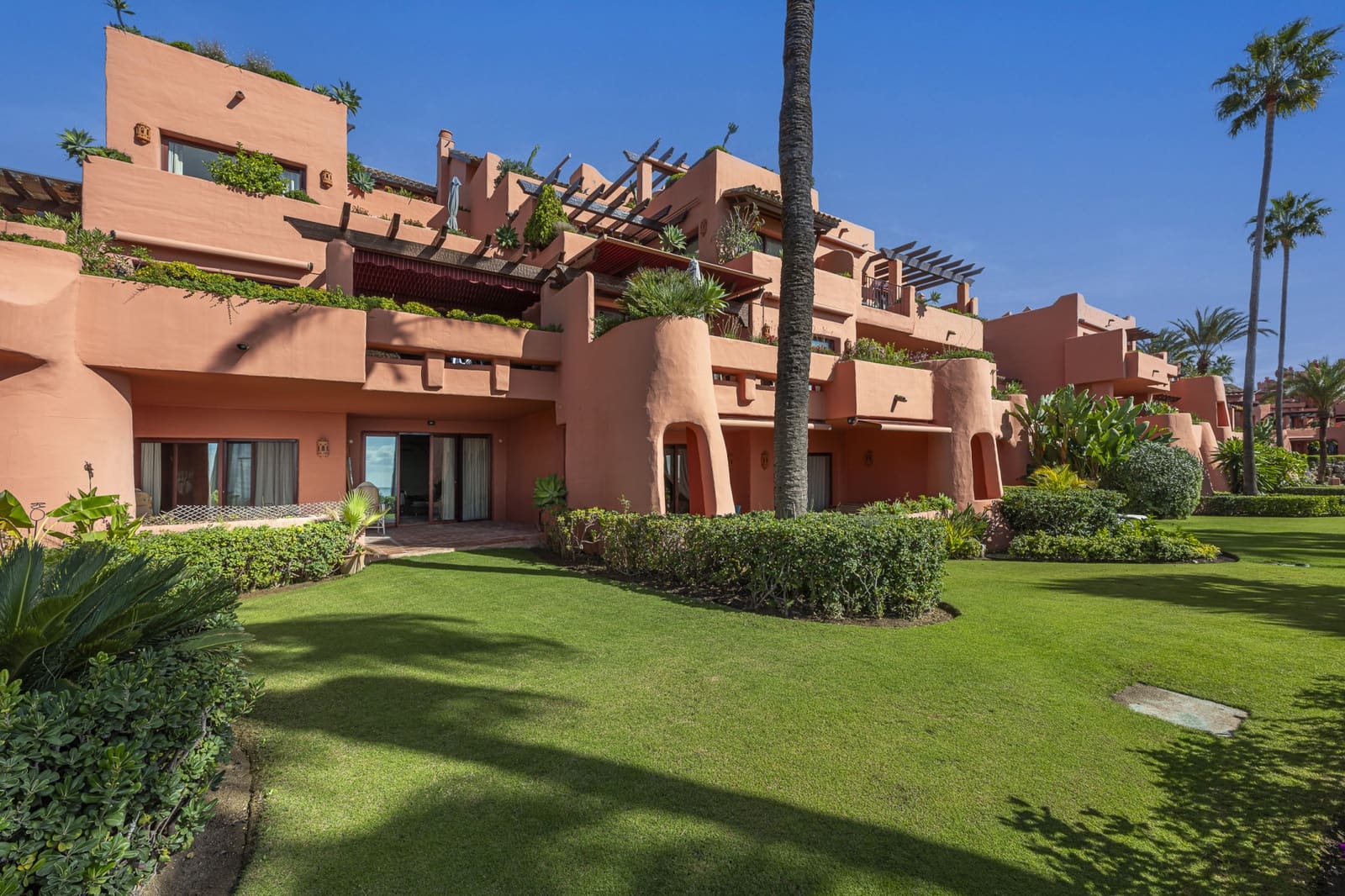 3 quarto Apartamento para venda em Estepona com piscina garagem - 2 395 000 € (Ref: 9993918)