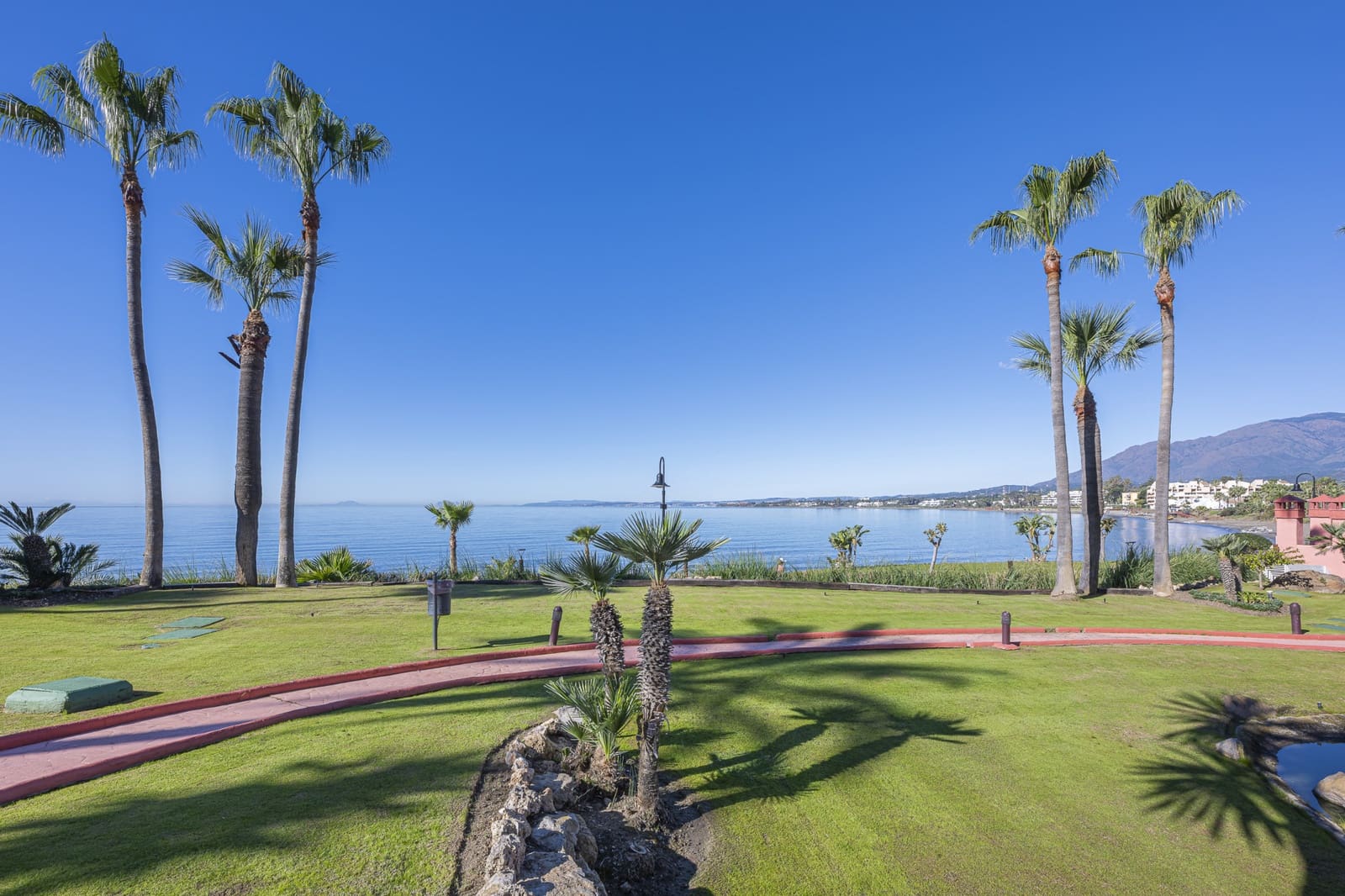 3 quarto Apartamento para venda em Estepona com piscina garagem - 2 395 000 € (Ref: 9993918)