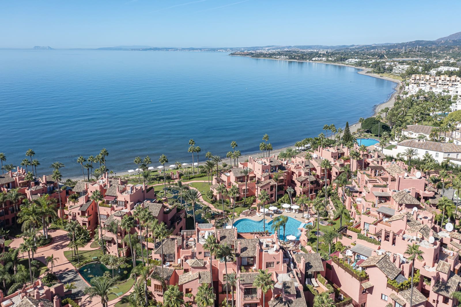 3 quarto Apartamento para venda em Estepona com piscina garagem - 2 395 000 € (Ref: 9993918)