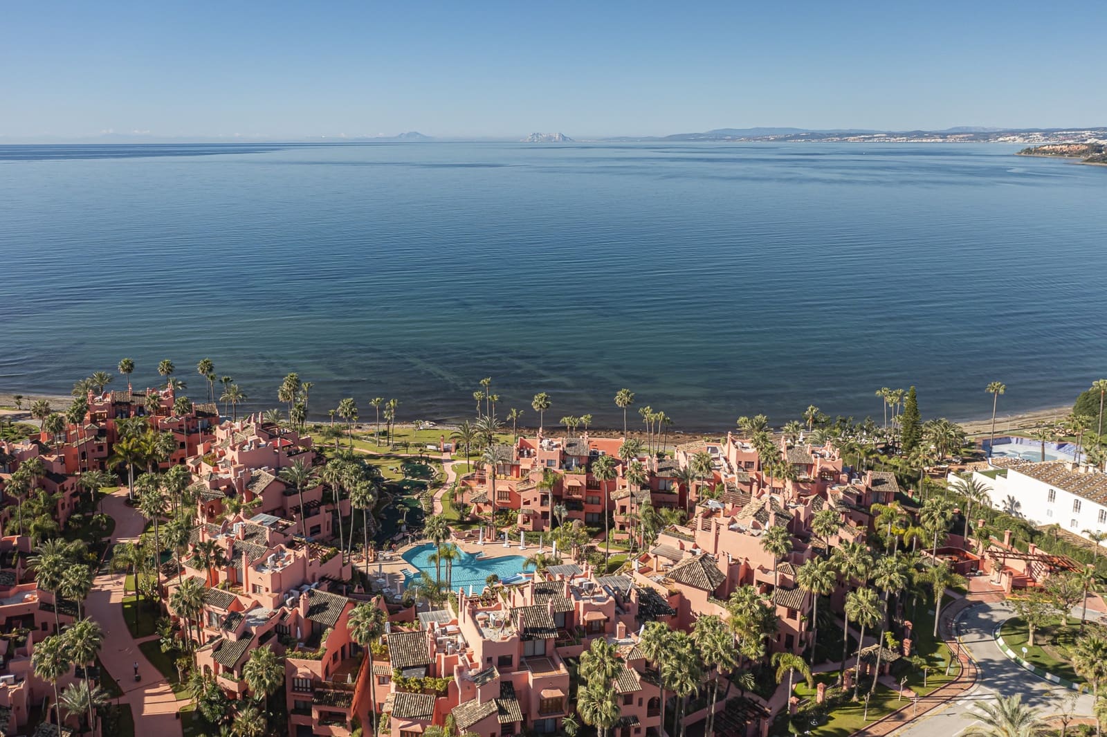 3 quarto Apartamento para venda em Estepona com piscina garagem - 2 395 000 € (Ref: 9993918)