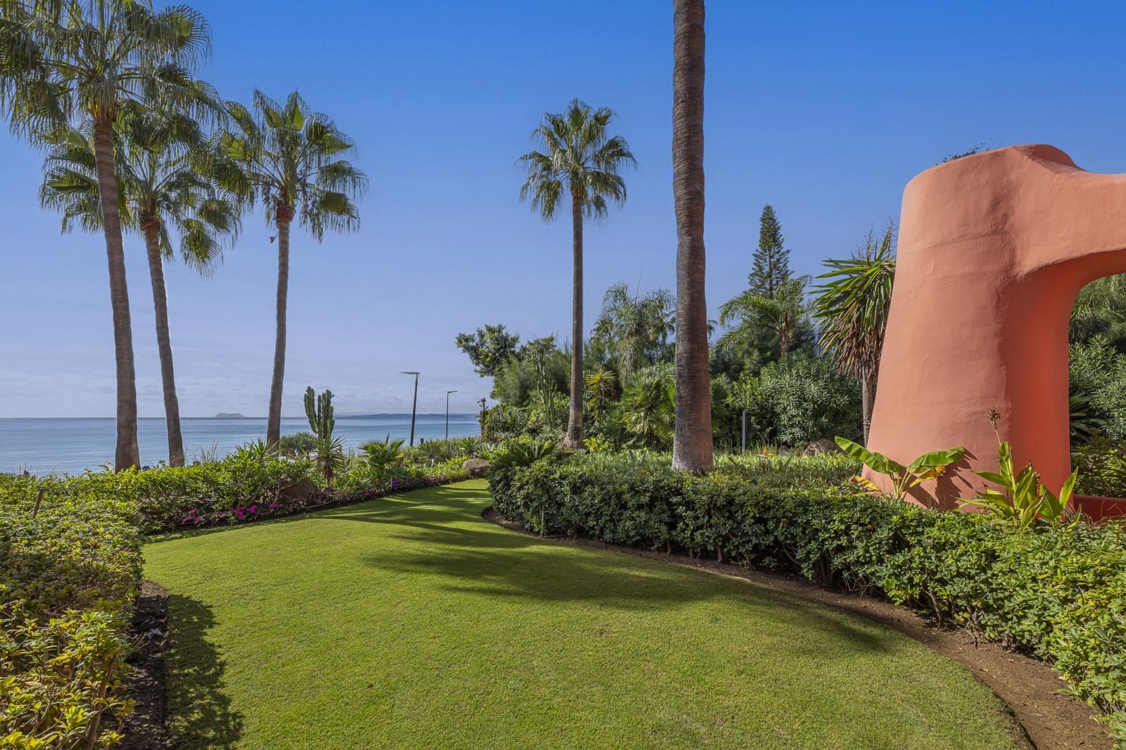 3 quarto Apartamento para venda em Estepona com piscina garagem - 2 395 000 € (Ref: 9993918)