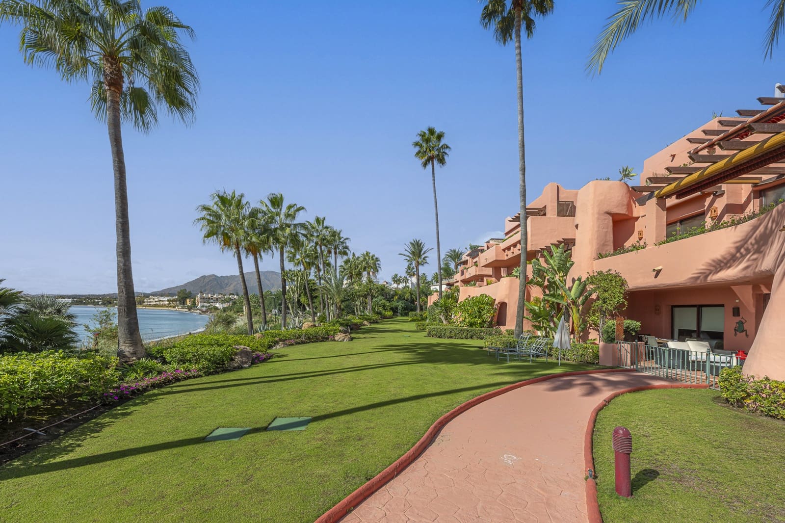 3 quarto Apartamento para venda em Estepona com piscina garagem - 2 395 000 € (Ref: 9993918)