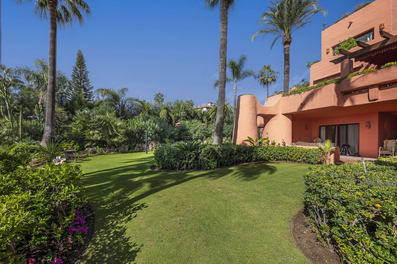 3 quarto Apartamento para venda em Estepona com piscina garagem - 2 395 000 € (Ref: 9993918)