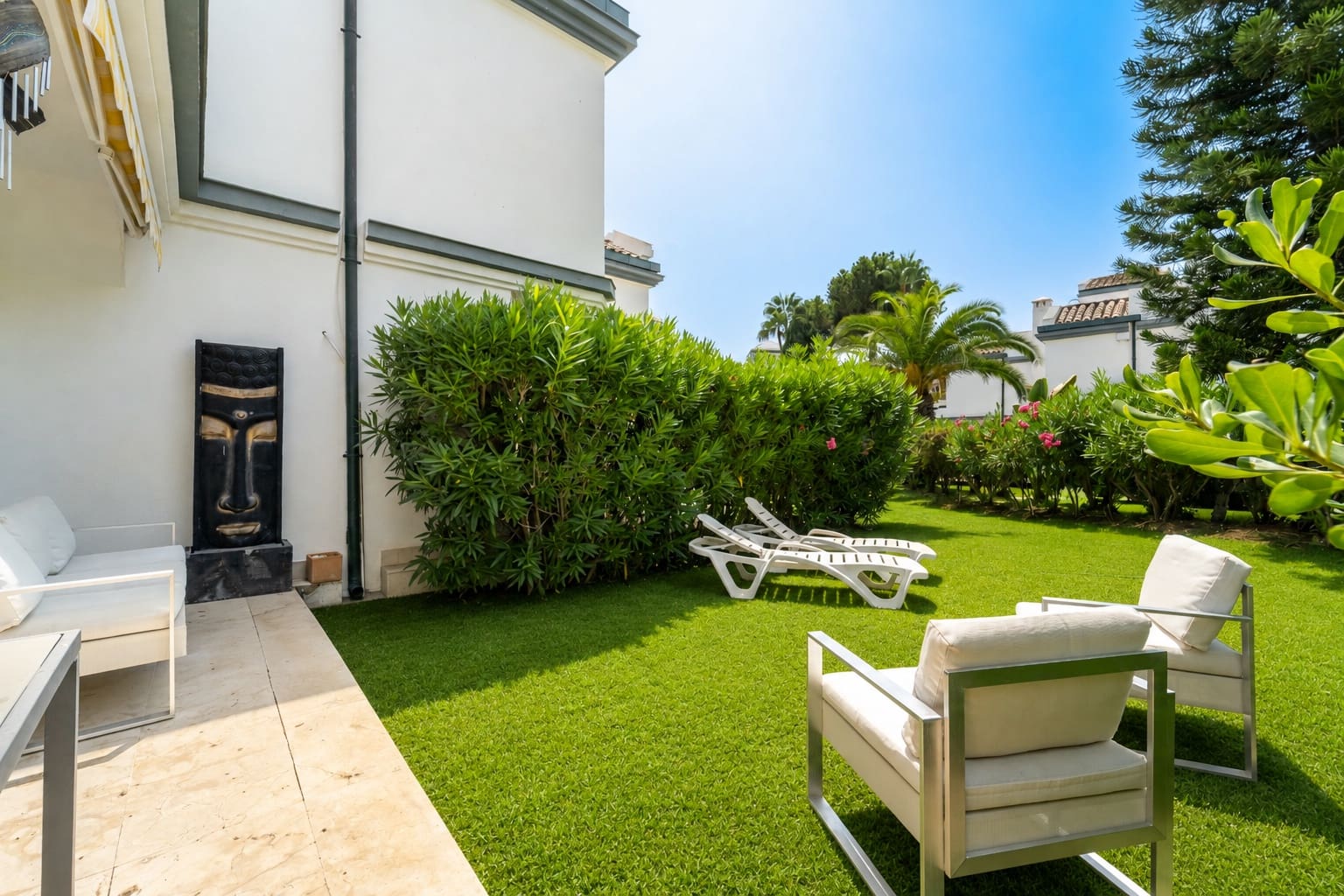 3 sypialnia Dom na sprzedaż w Estepona z basenem garażem - 795 000 € (Ref: 9998794)
