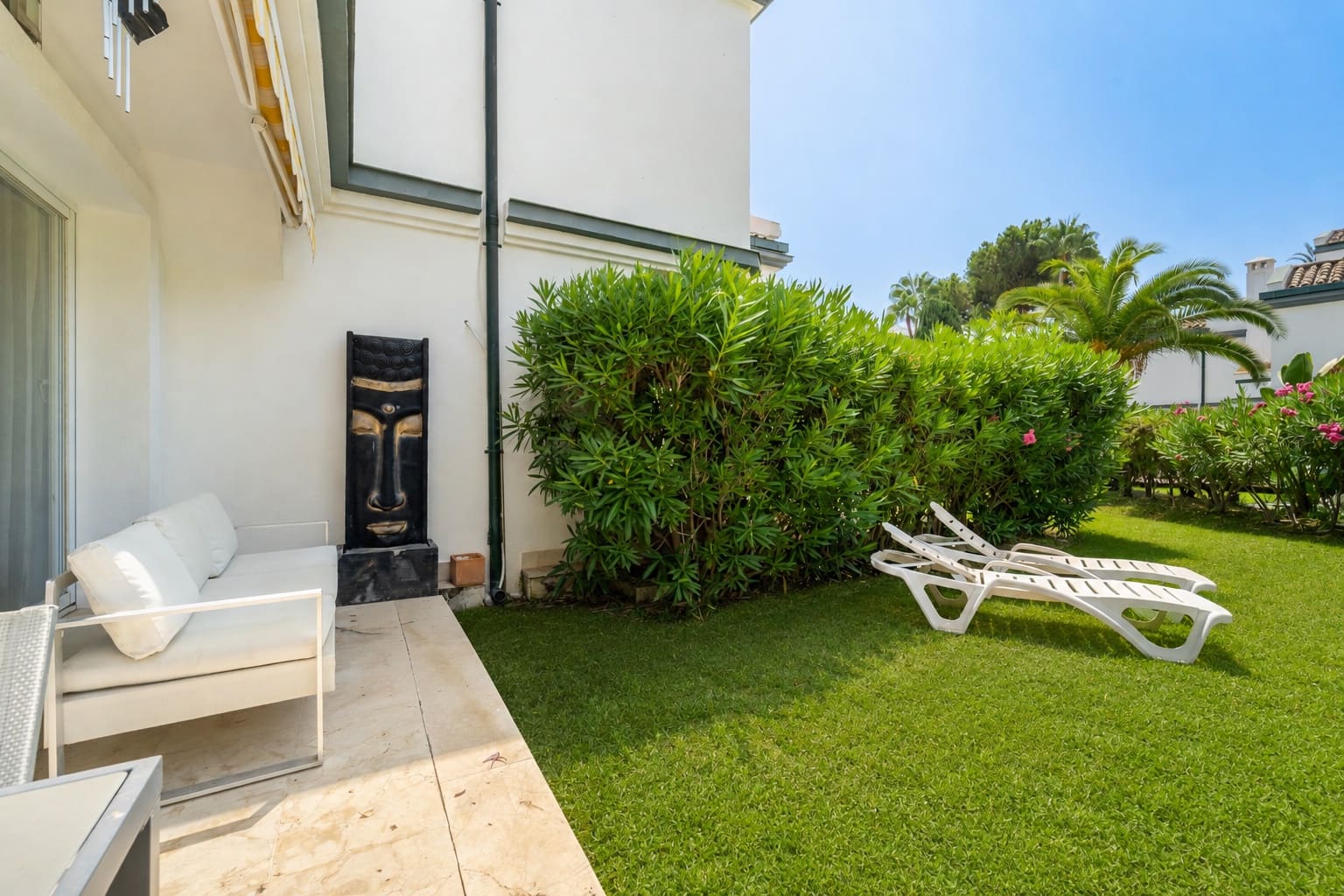 3 sypialnia Dom na sprzedaż w Estepona z basenem garażem - 795 000 € (Ref: 9998794)