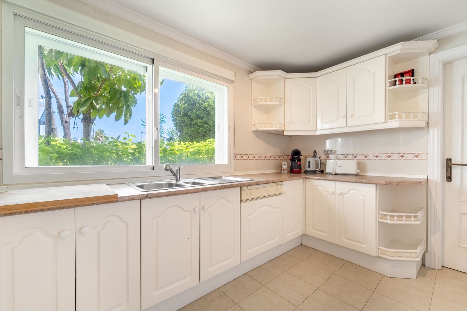 3 sypialnia Dom na sprzedaż w Estepona z basenem garażem - 795 000 € (Ref: 9998794)