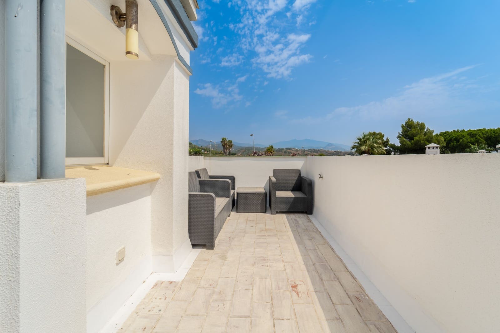 3 sypialnia Dom na sprzedaż w Estepona z basenem garażem - 795 000 € (Ref: 9998794)