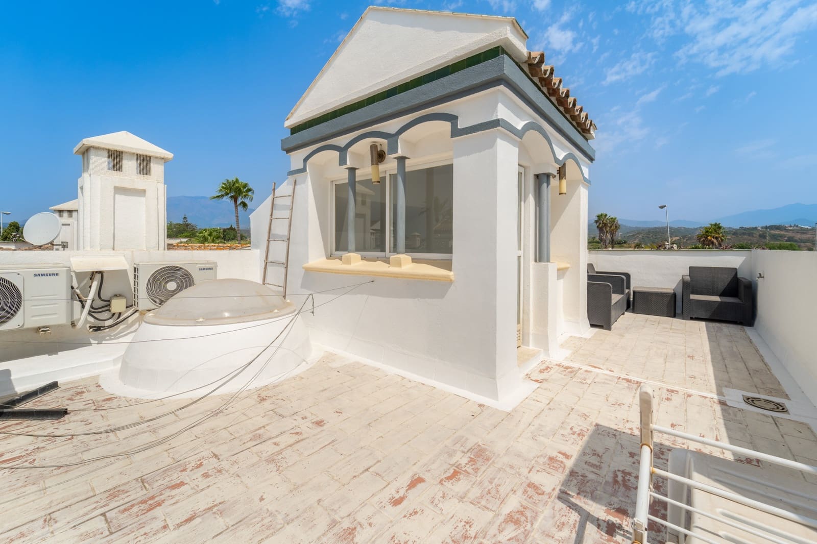 3 sypialnia Dom na sprzedaż w Estepona z basenem garażem - 795 000 € (Ref: 9998794)