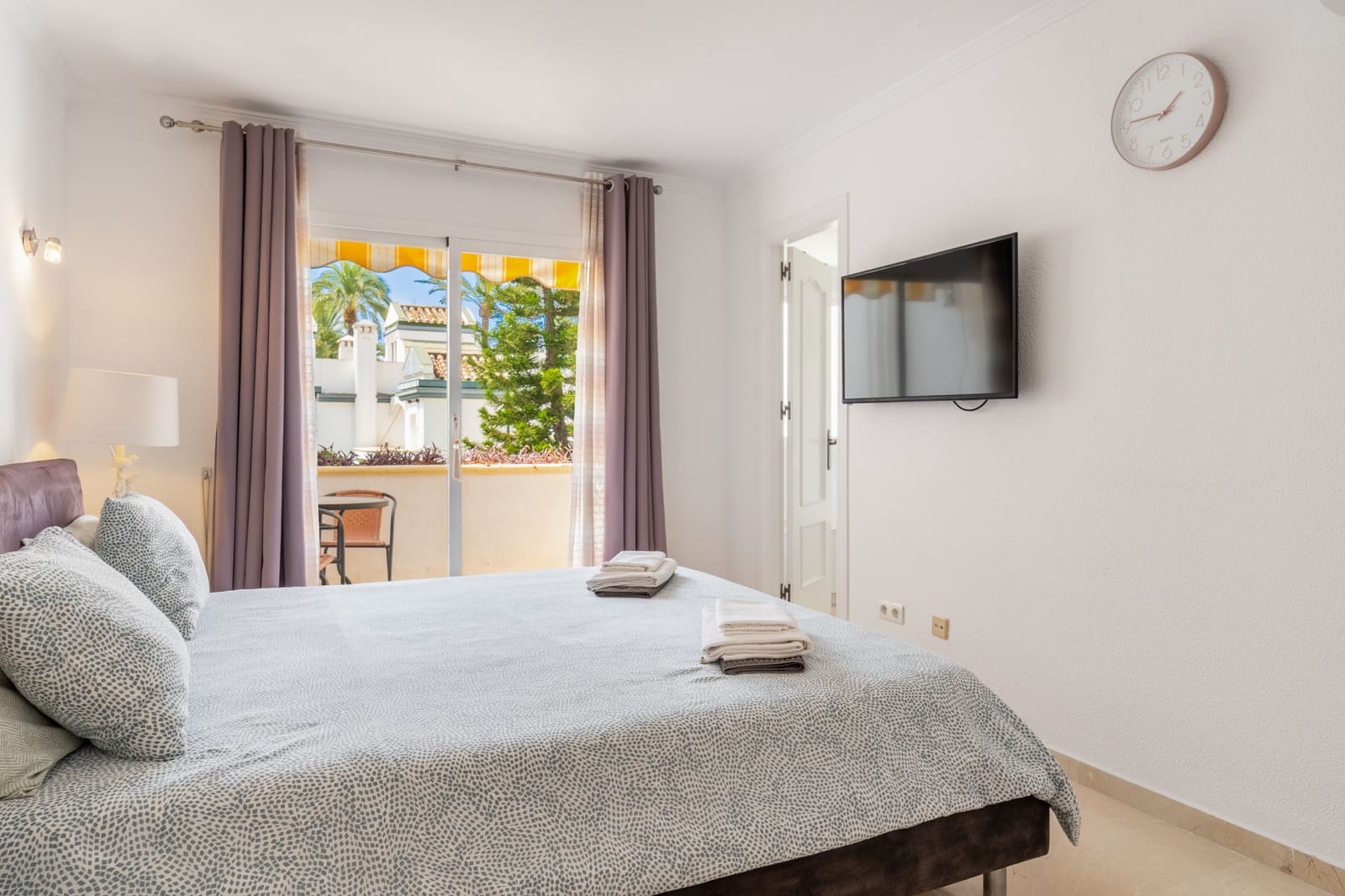 3 sypialnia Dom na sprzedaż w Estepona z basenem garażem - 795 000 € (Ref: 9998794)